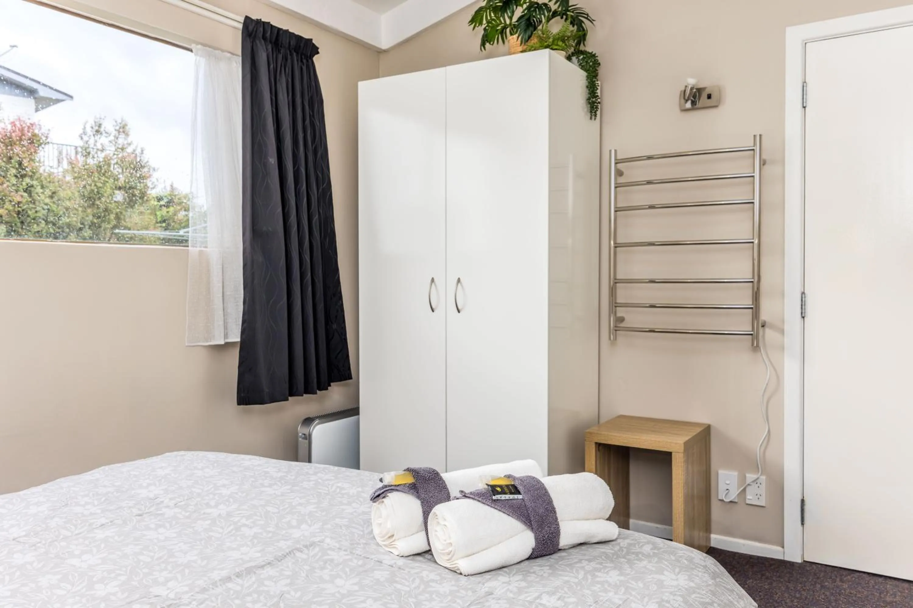 Bed in Sun Valley Motel