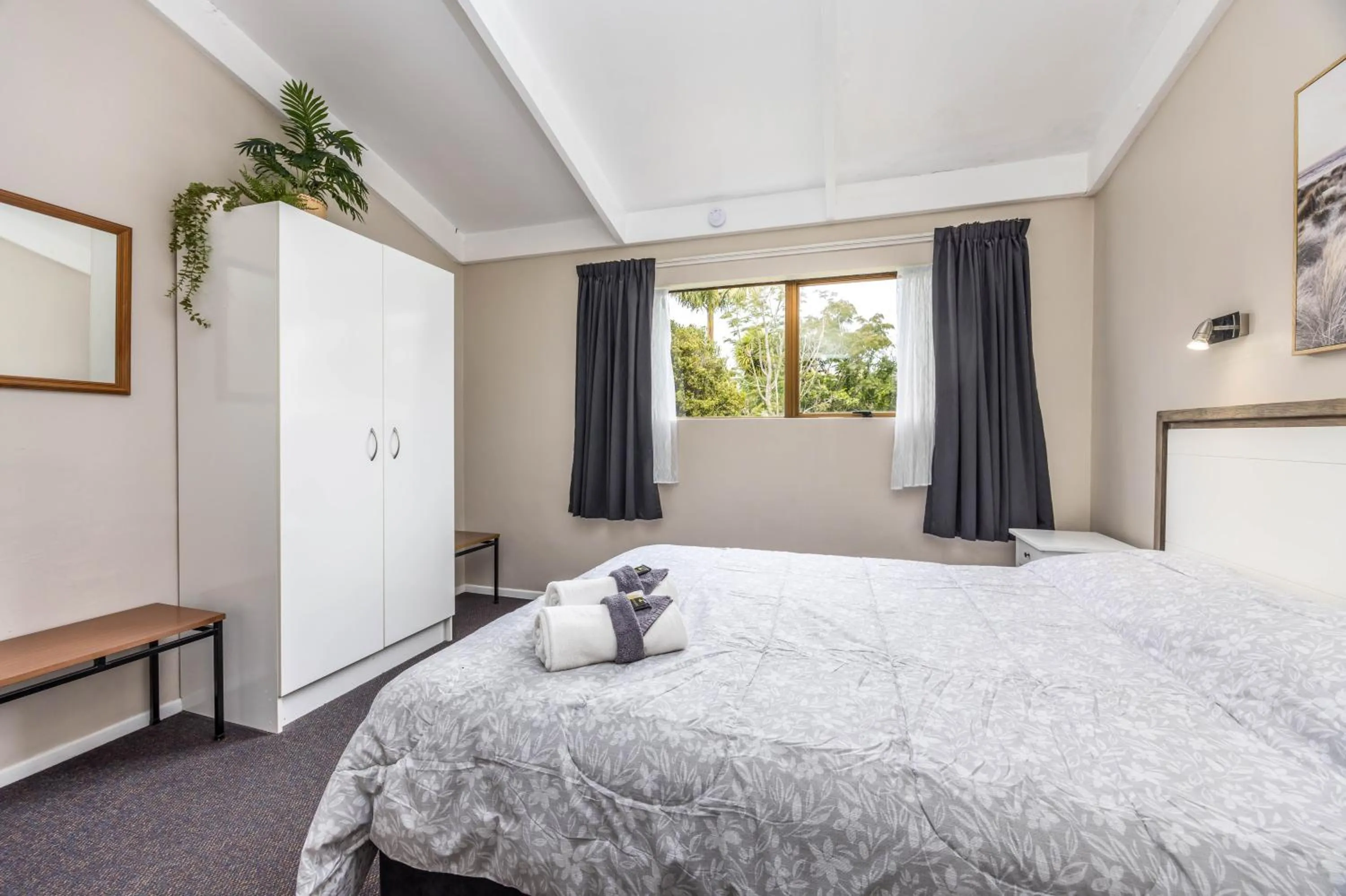 Bed in Sun Valley Motel