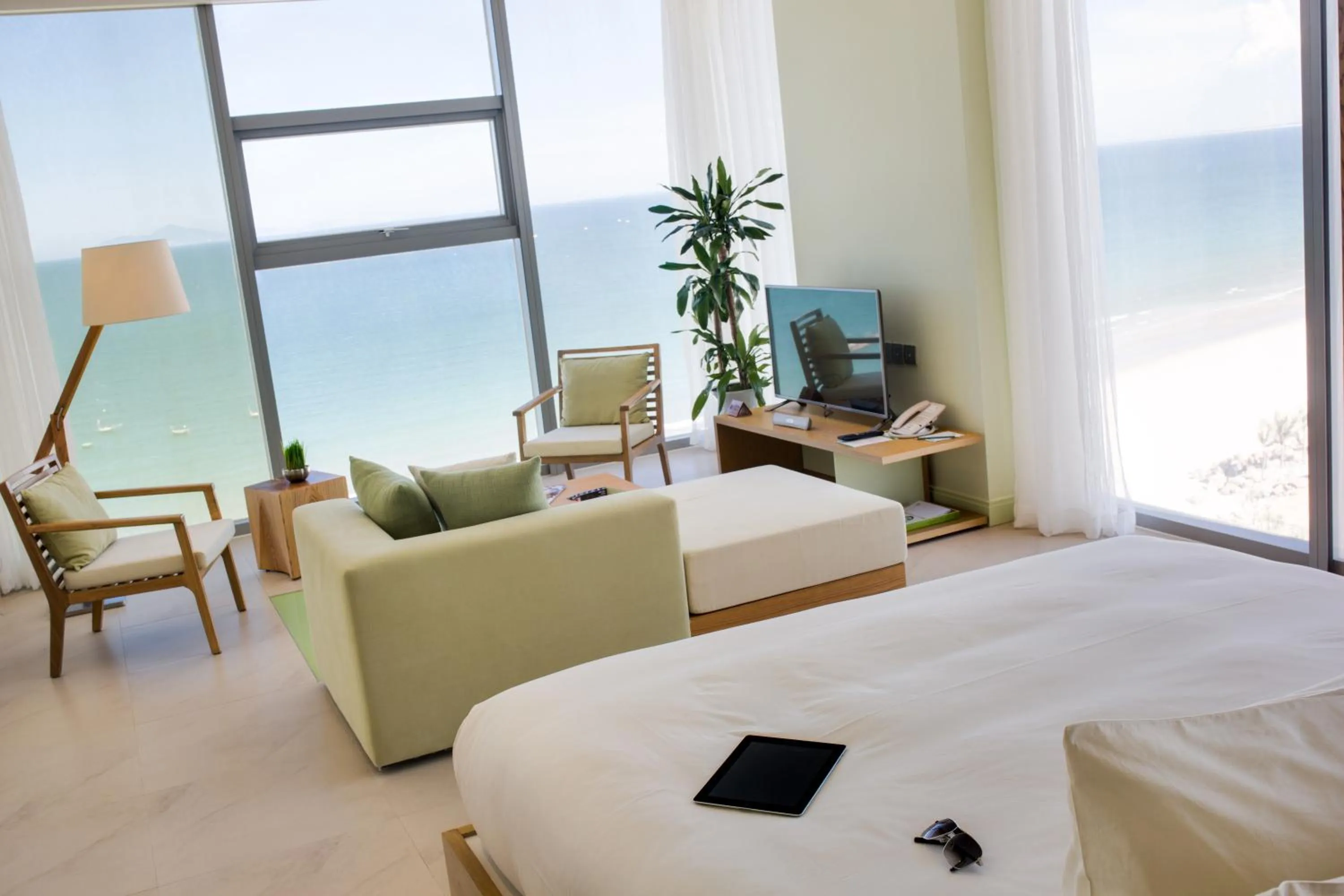 Sea view, Bed in Fusion Suites Da Nang