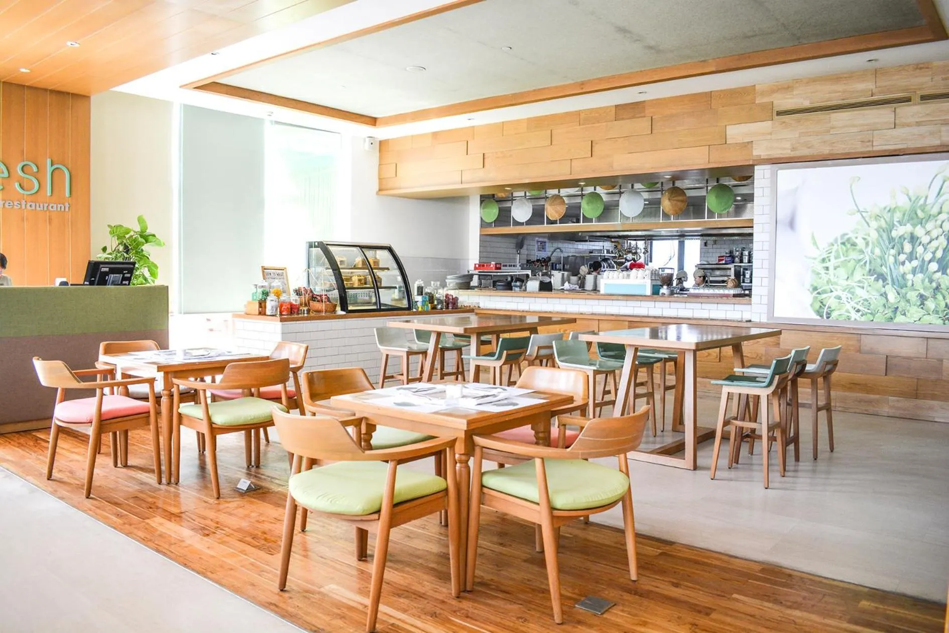 Restaurant/places to eat in Fusion Suites Da Nang