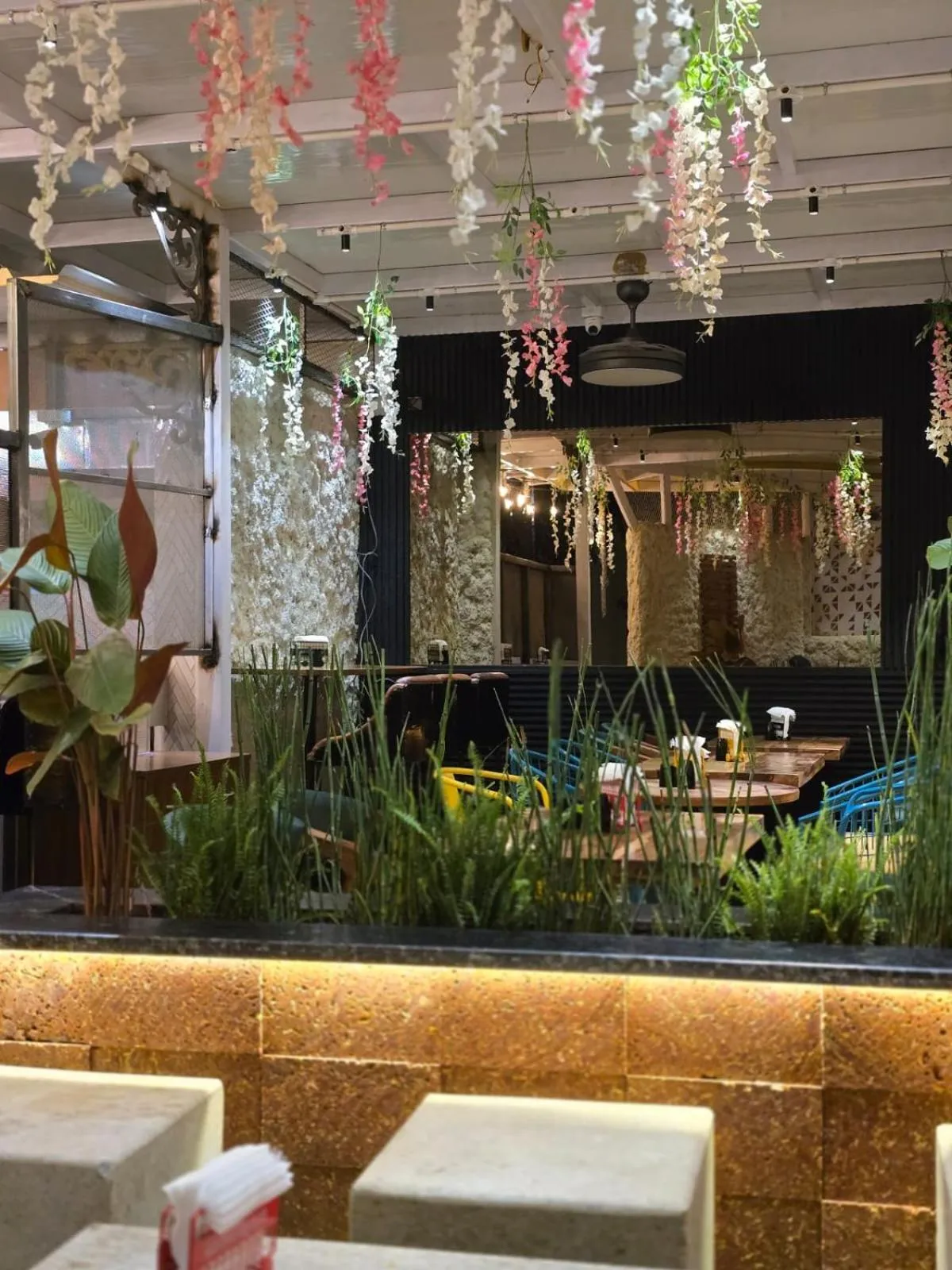 Restaurant/places to eat in LG Signature Suites Kalyan Nagar