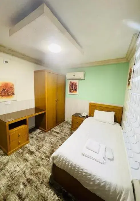Single Room in Azmal Hotel & Suites Single Room in Azmal Hotel & Suites