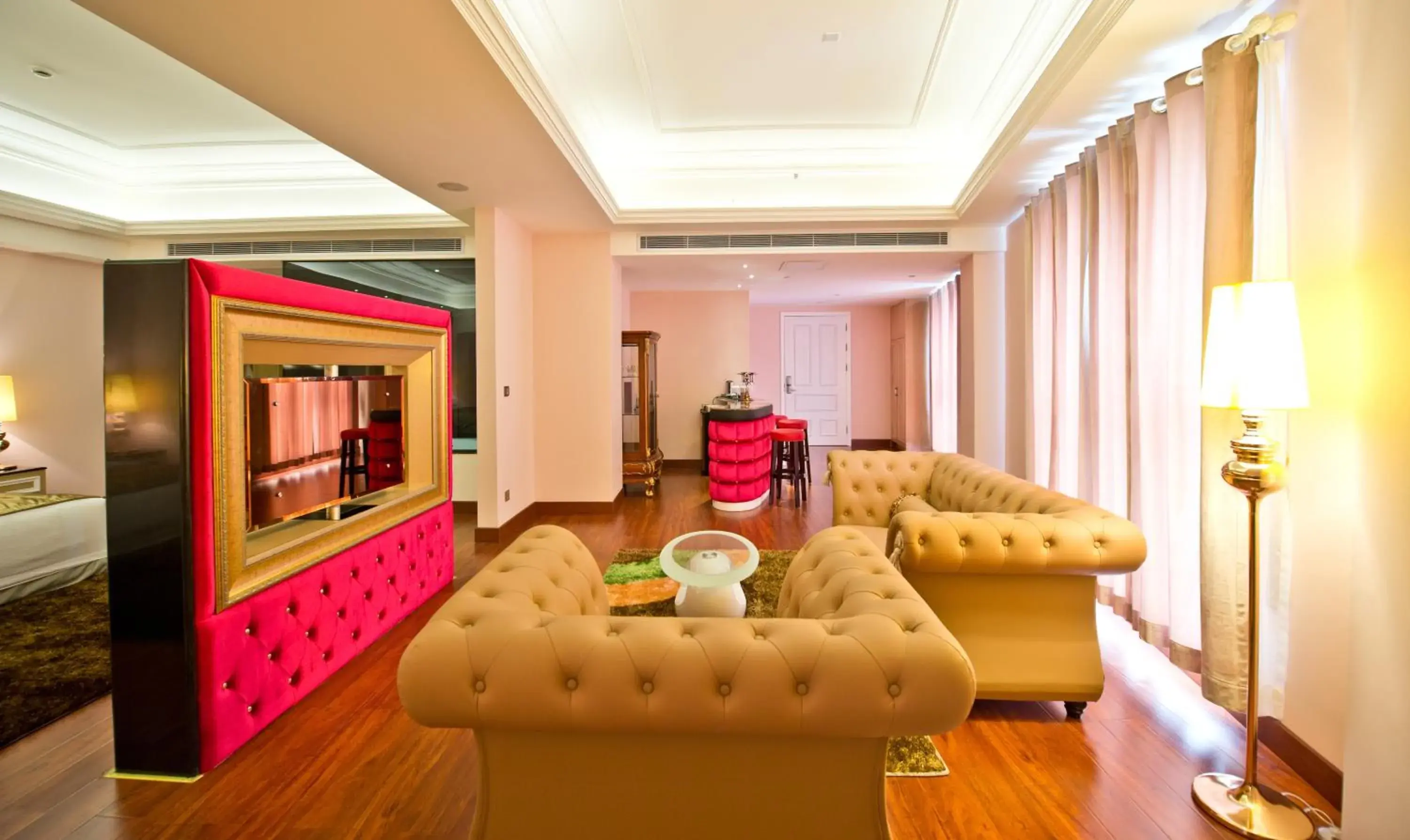 Bed in The Royal Pinnacle Hotel Bed in The Royal Pinnacle Hotel