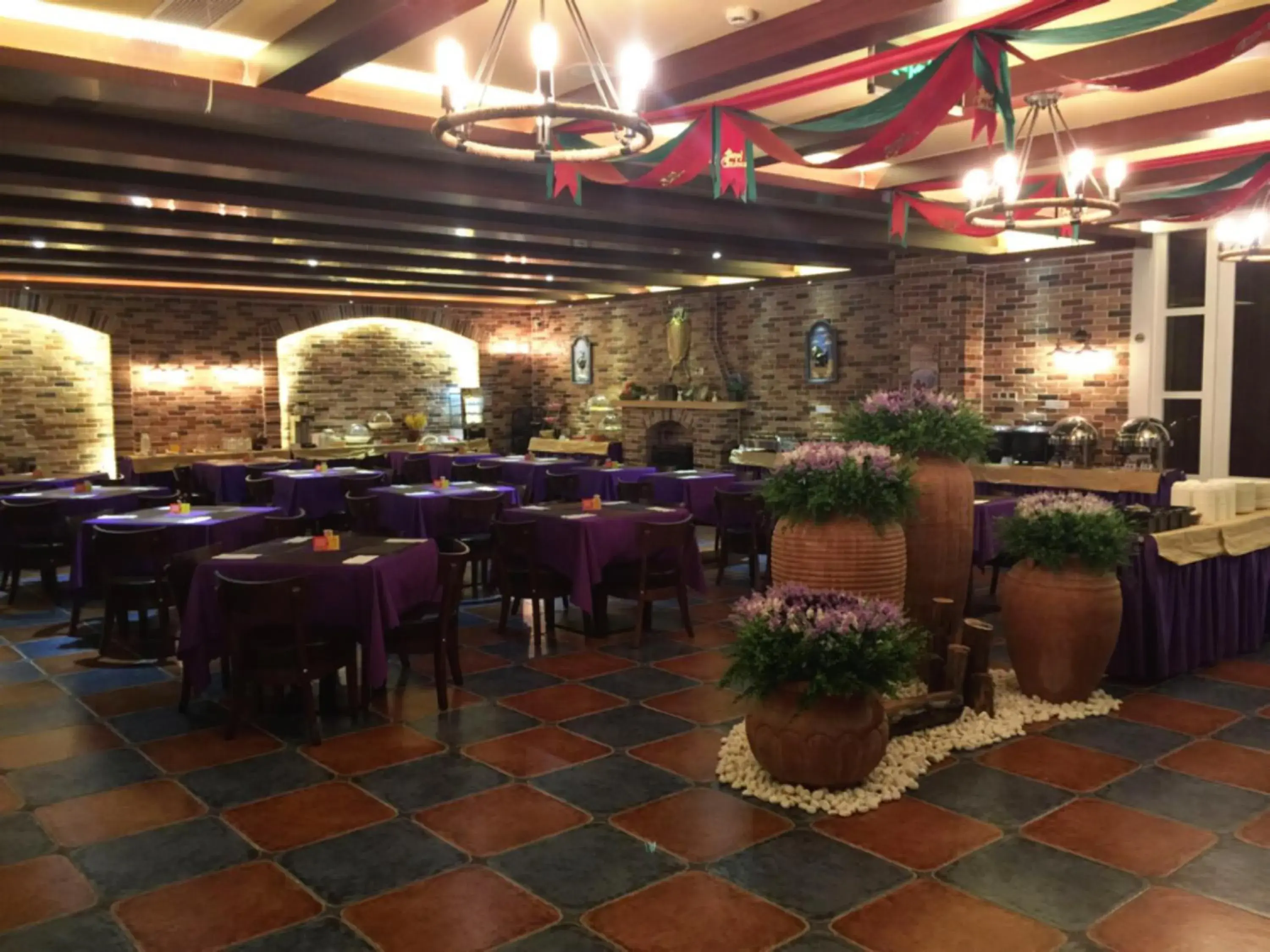 Restaurant/places to eat in The Royal Pinnacle Hotel Restaurant/places to eat in The Royal Pinnacle Hotel