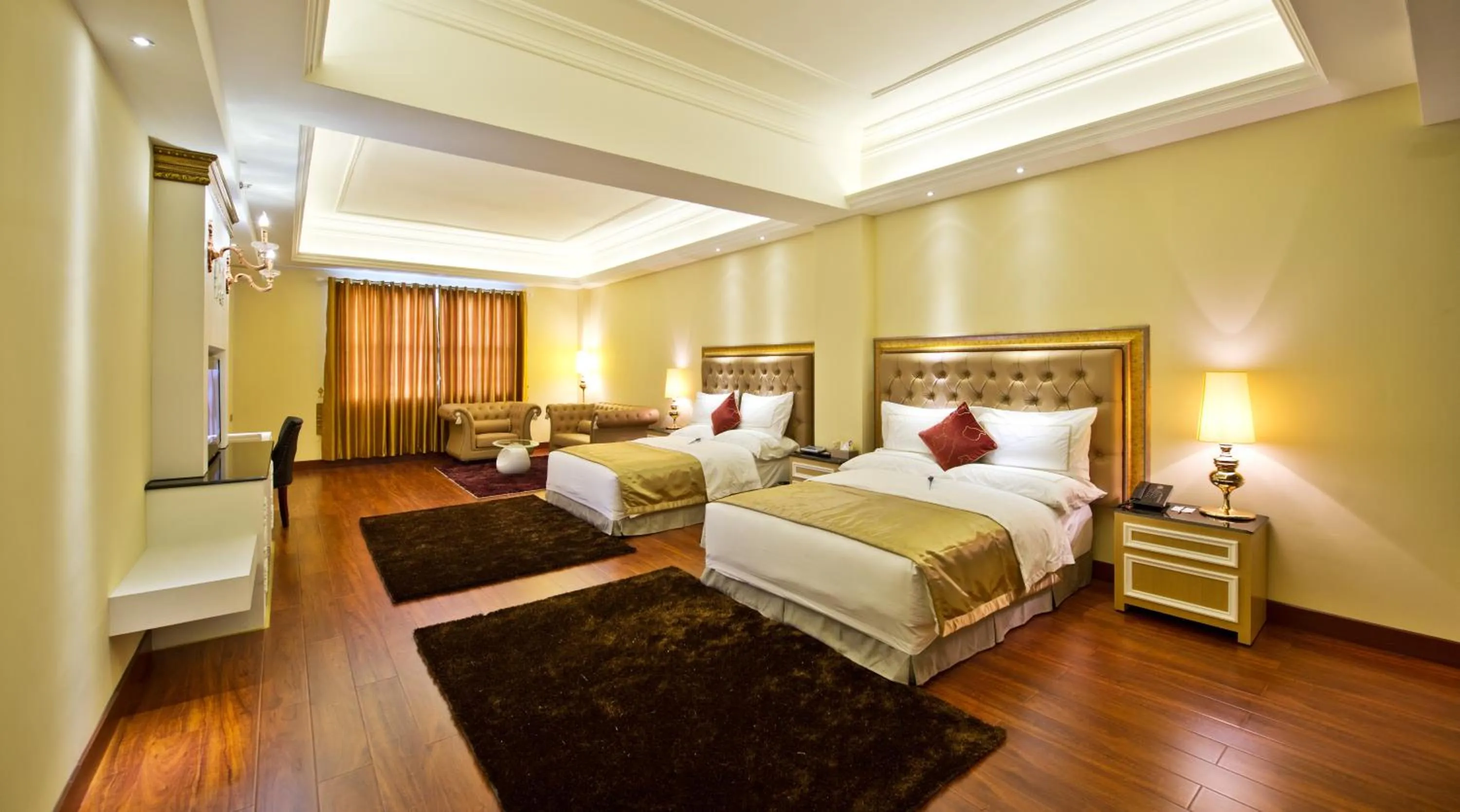 Bed in The Royal Pinnacle Hotel