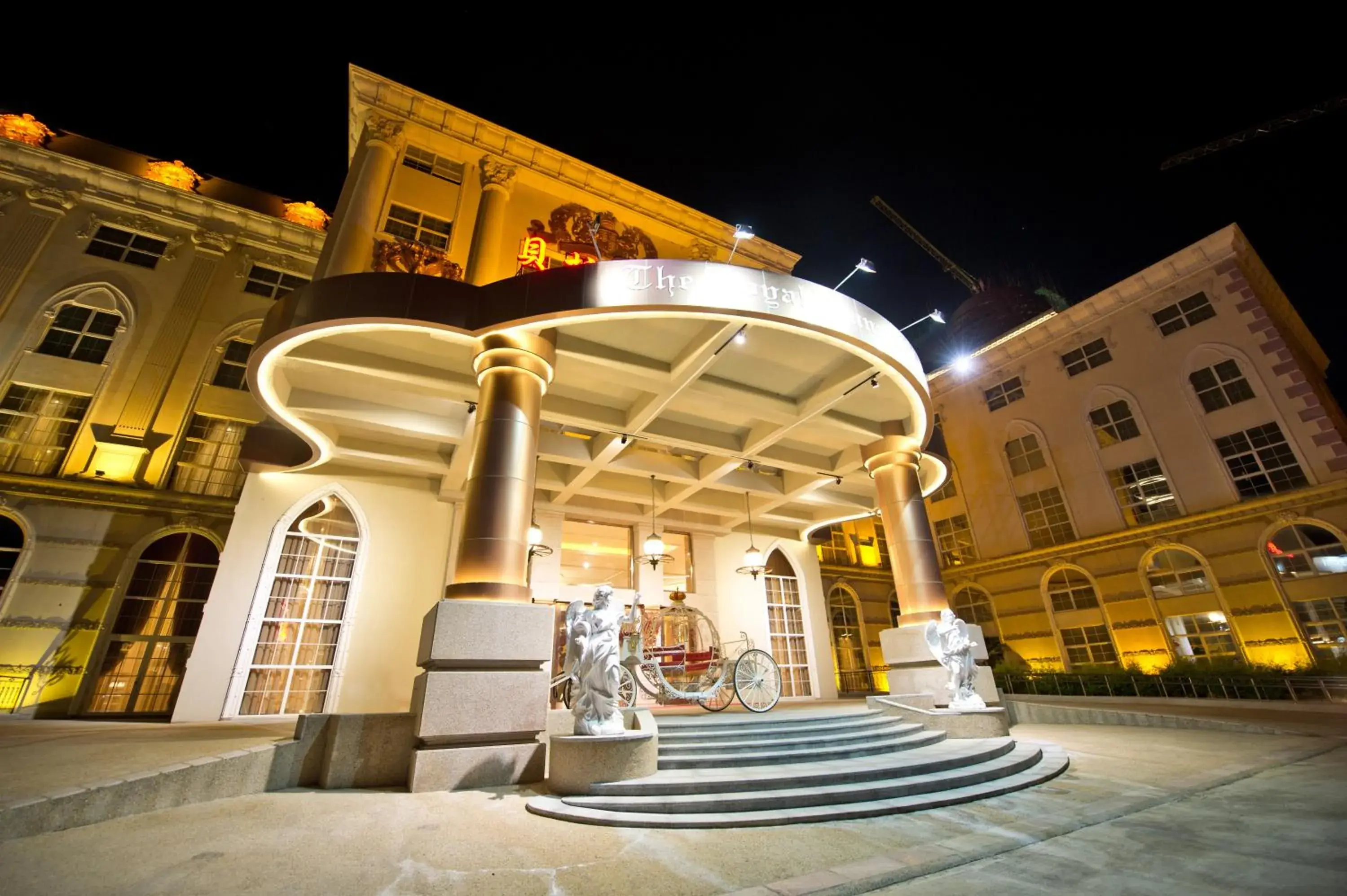 Facade/entrance in The Royal Pinnacle Hotel Facade/entrance in The Royal Pinnacle Hotel