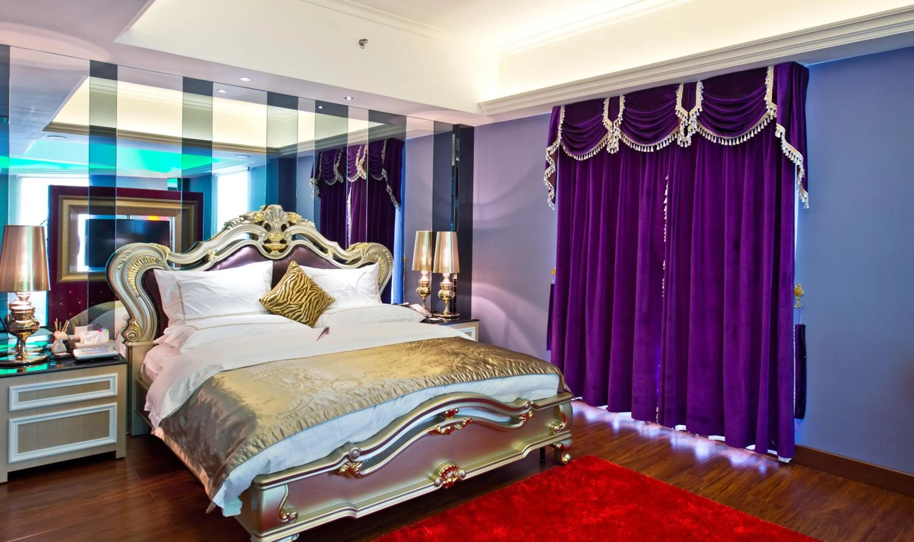 Bed in The Royal Pinnacle Hotel