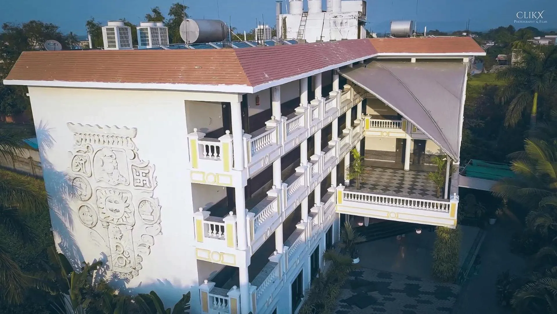 Property building in Hotel Royal Retreat