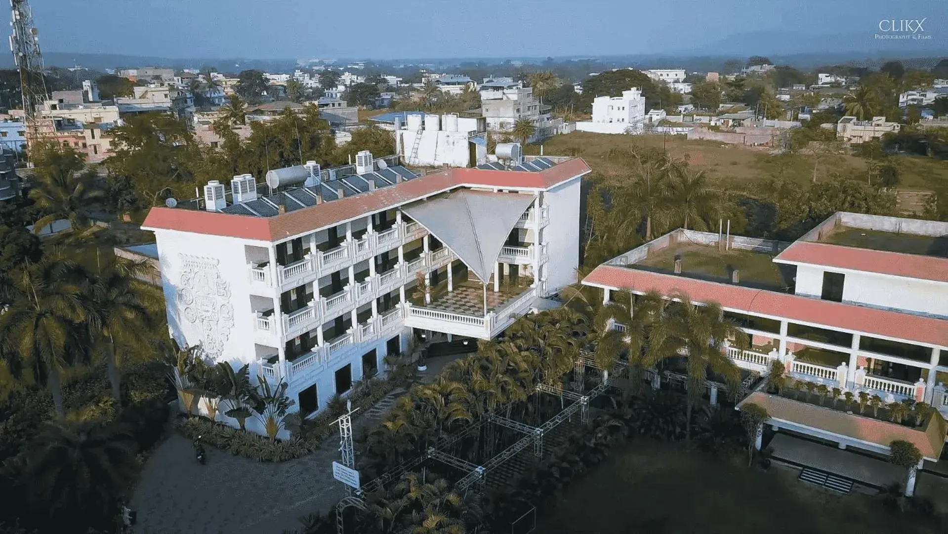 Property building in Hotel Royal Retreat Property building in Hotel Royal Retreat