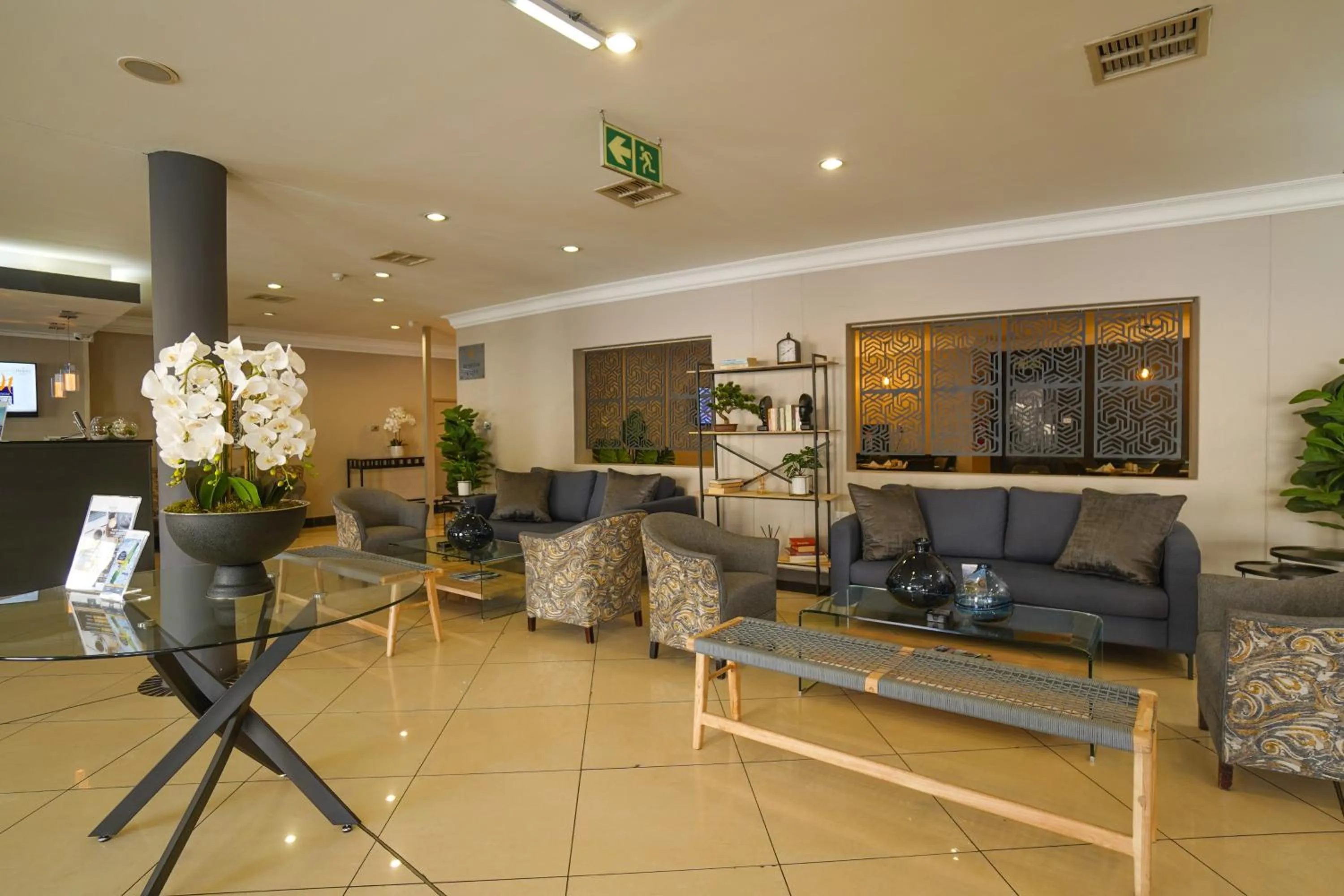 Lounge or bar in Inani Hotel Gallagher