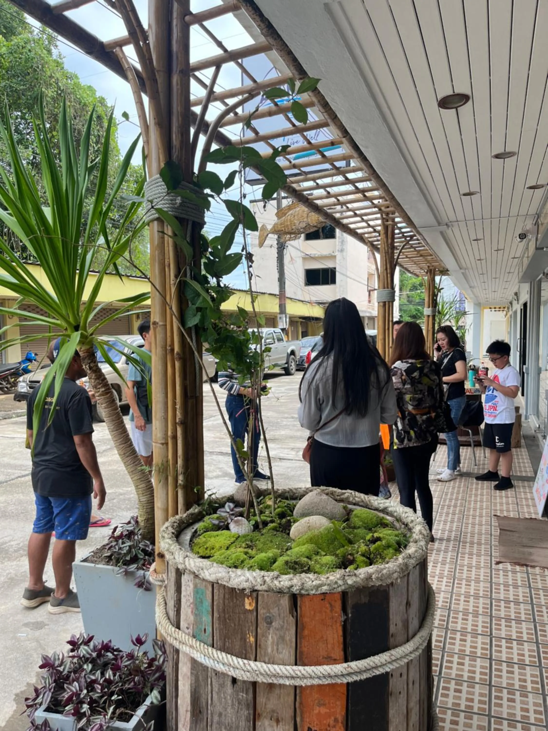 group of guests in The Atnal Lanta Budget and Eco Friendly hotel in Koh Lanta