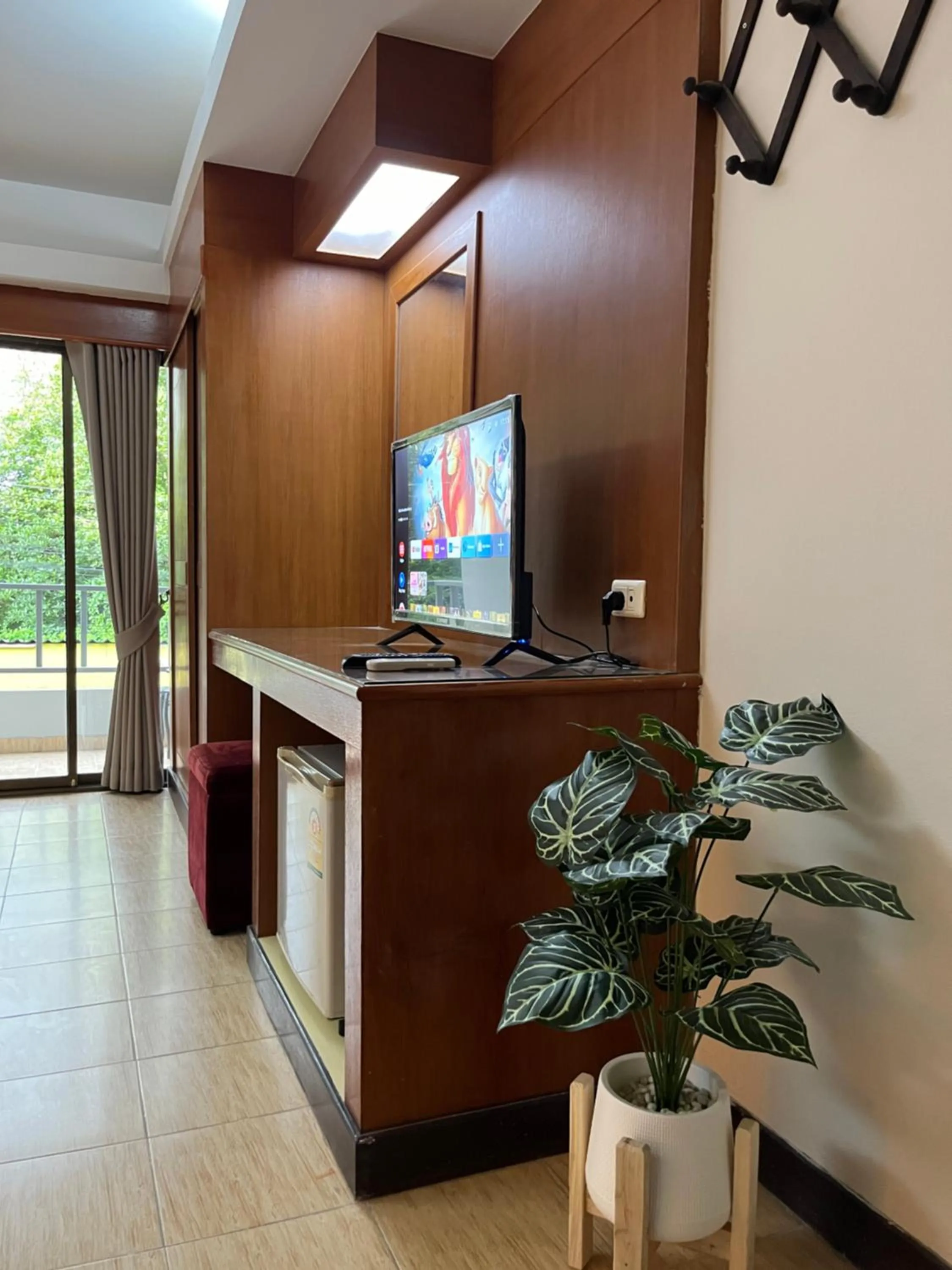 TV and multimedia in The Atnal Lanta Budget and Eco Friendly hotel in Koh Lanta
