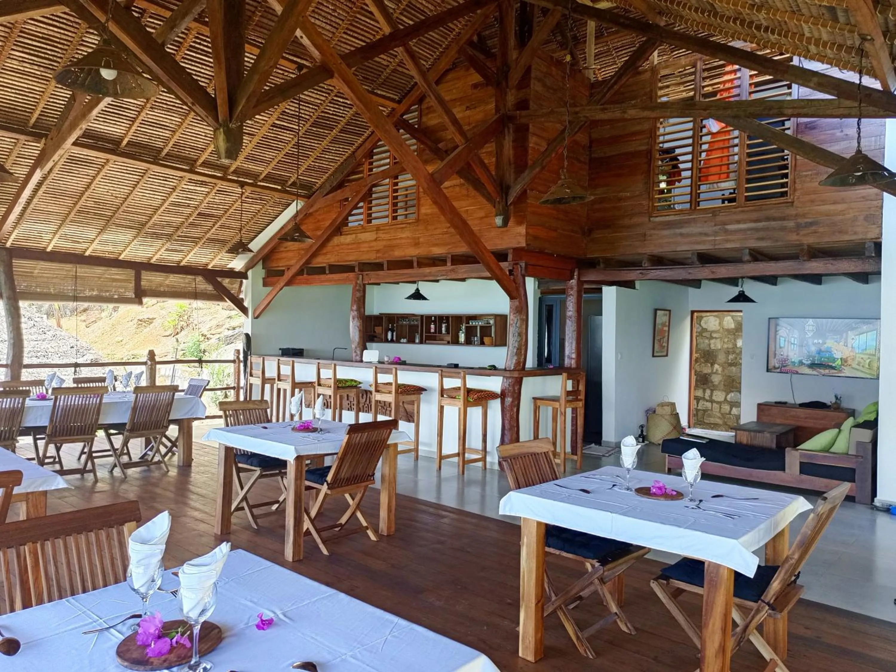 Restaurant/places to eat in Tiki Komba