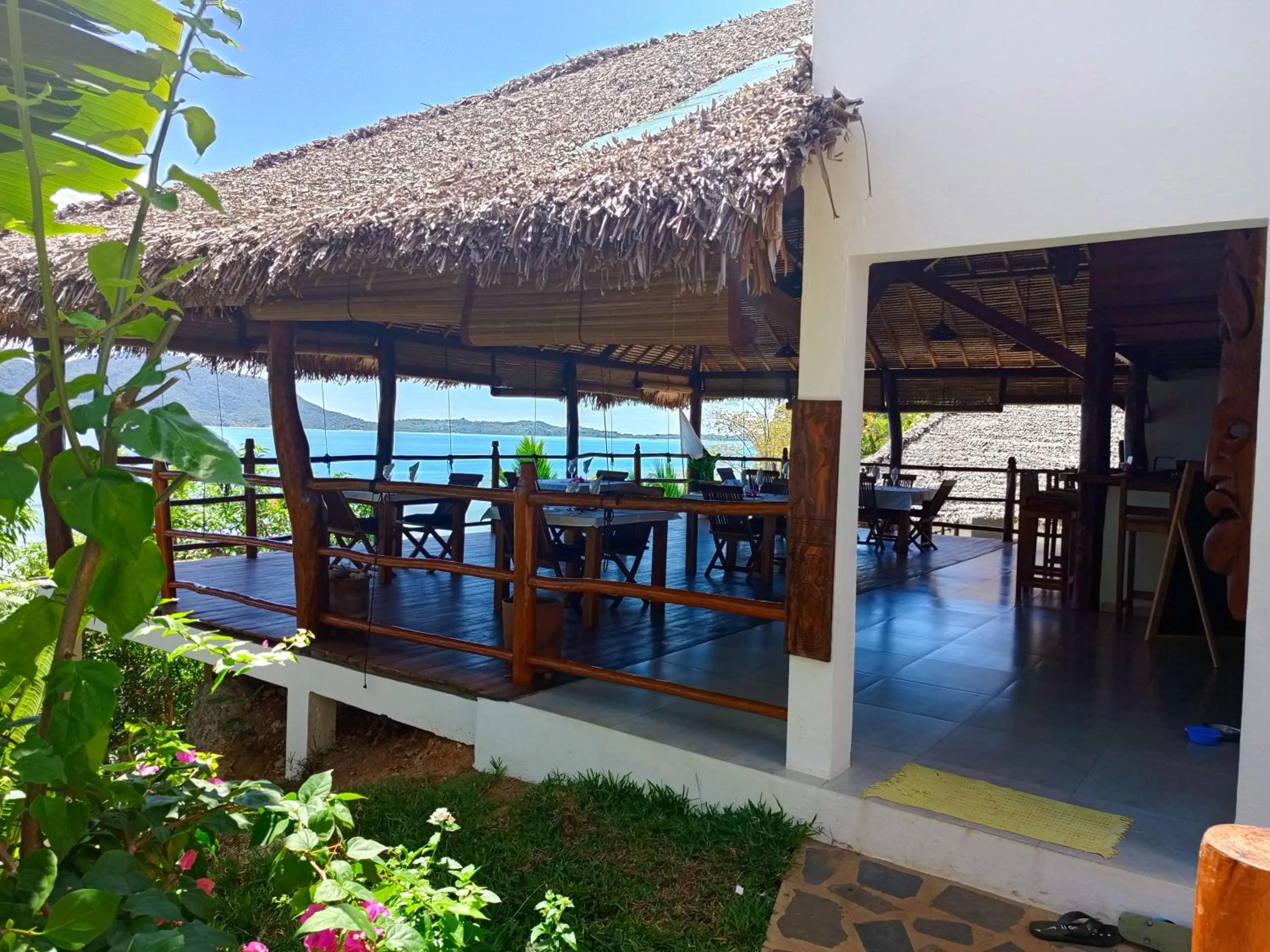 Restaurant/places to eat in Tiki Komba