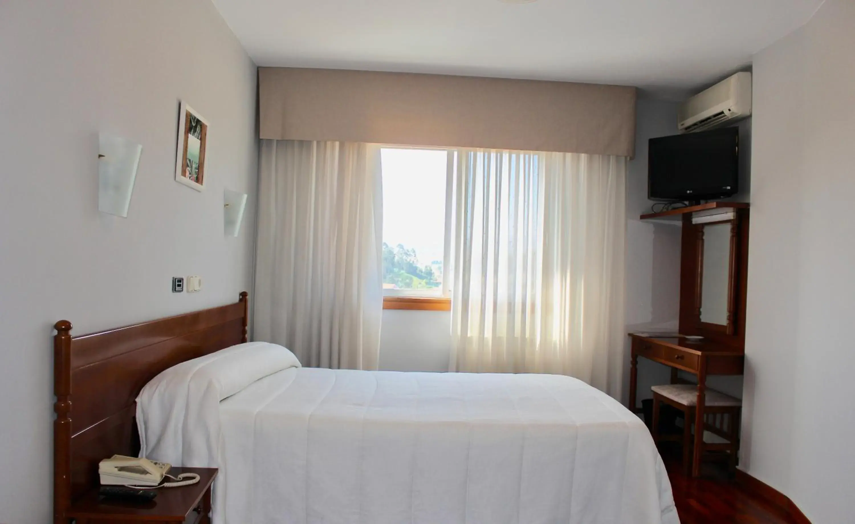 Superior Single Room in Hotel As Camelias Superior Single Room in Hotel As Camelias