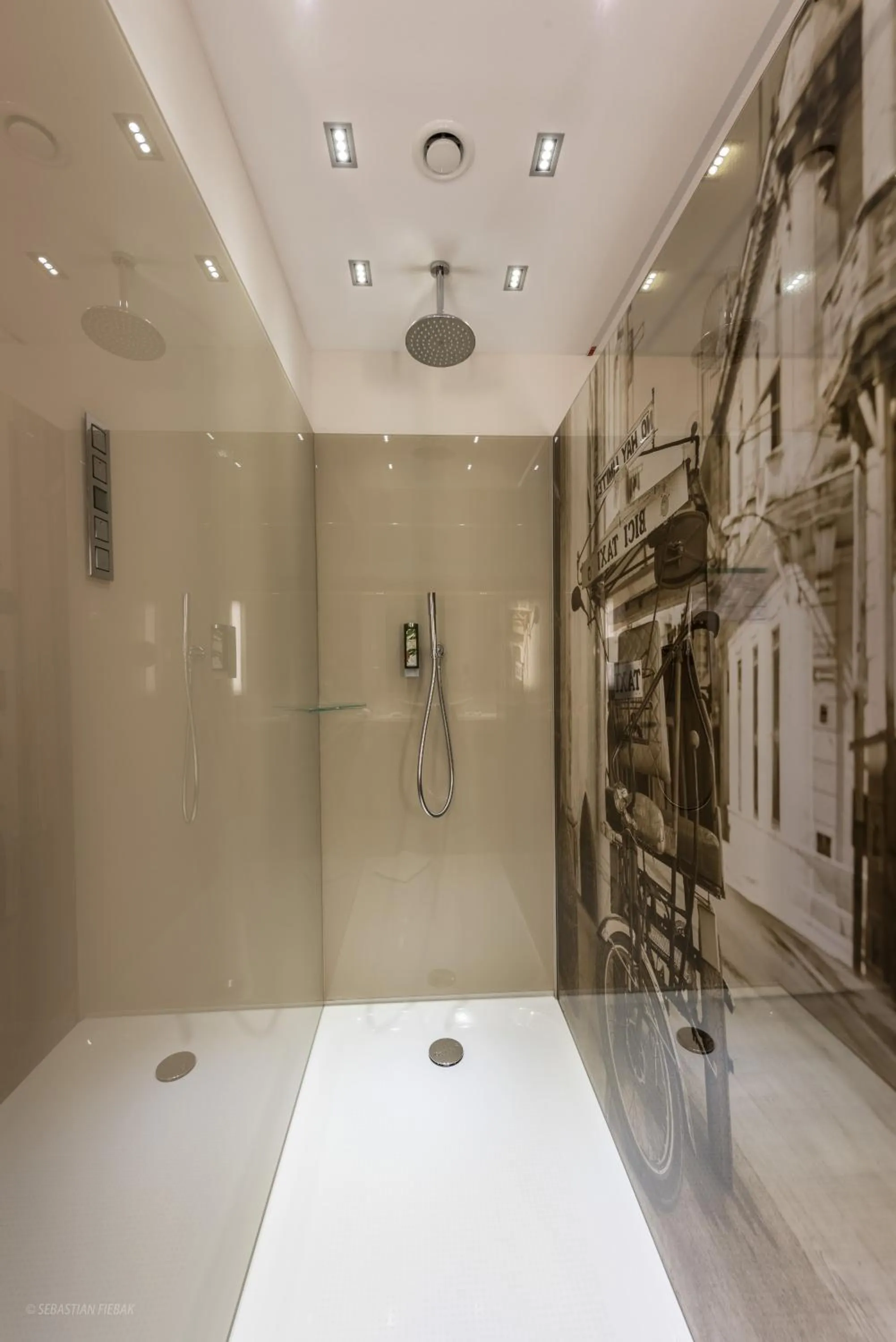 Shower in Arkadenhaus - Hotel Freiherr von Schwarzenberg