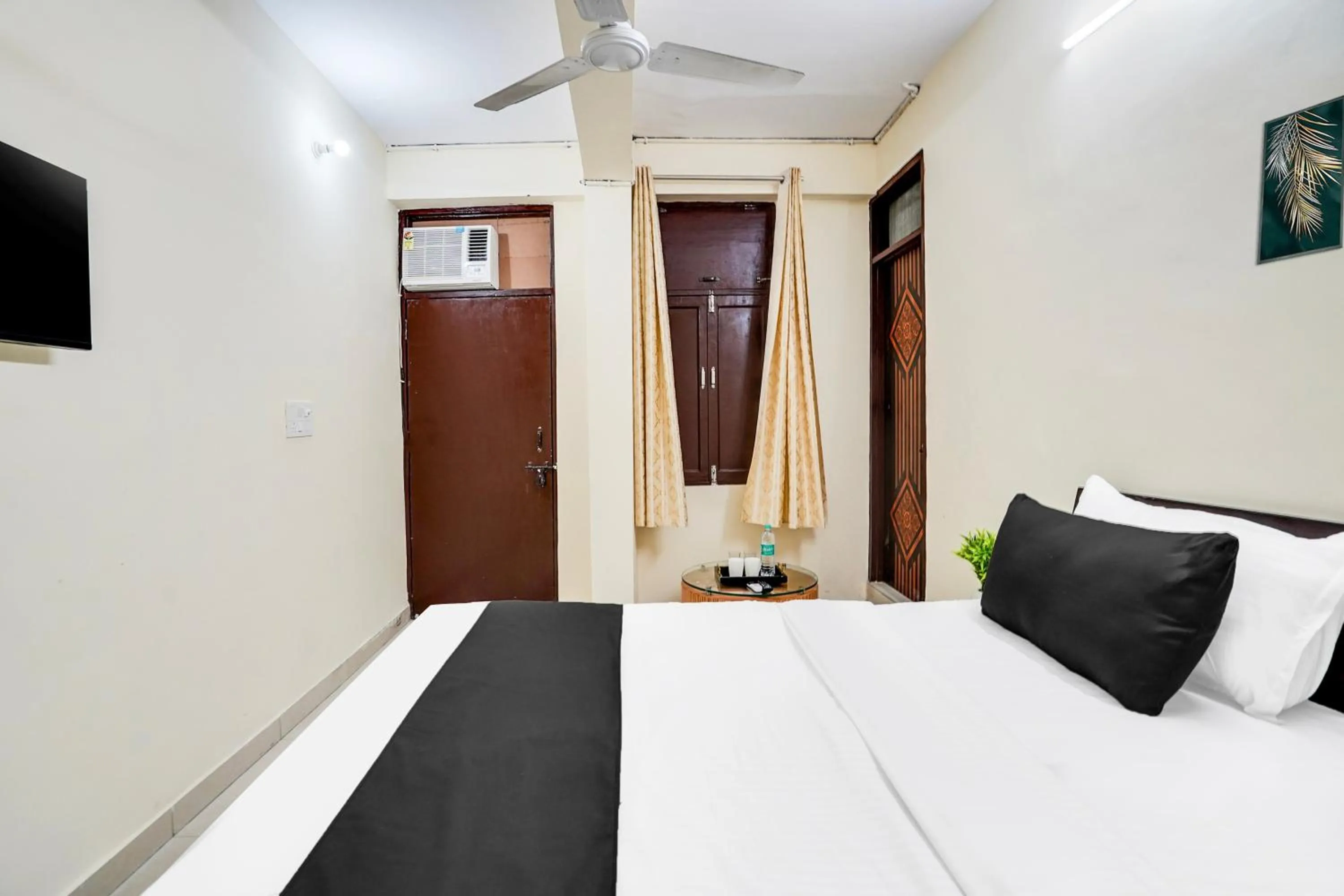 Bedroom, Bed in Hotel O YATRA INN