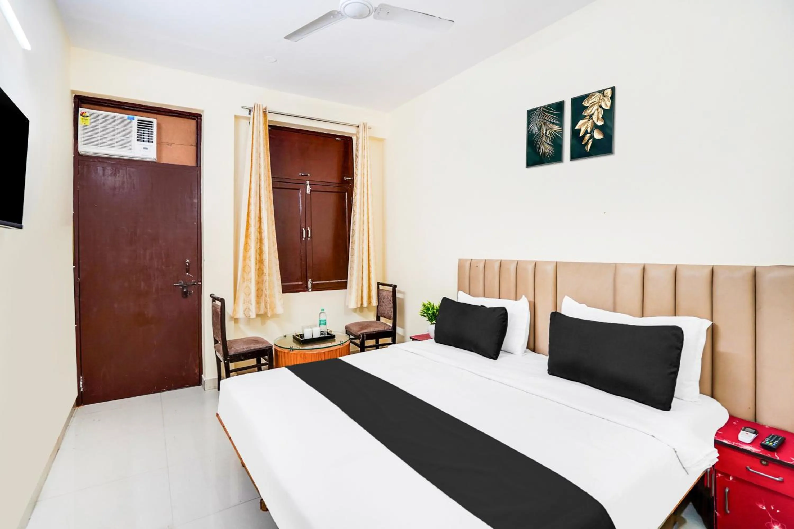 Bedroom, Bed in Hotel O YATRA INN