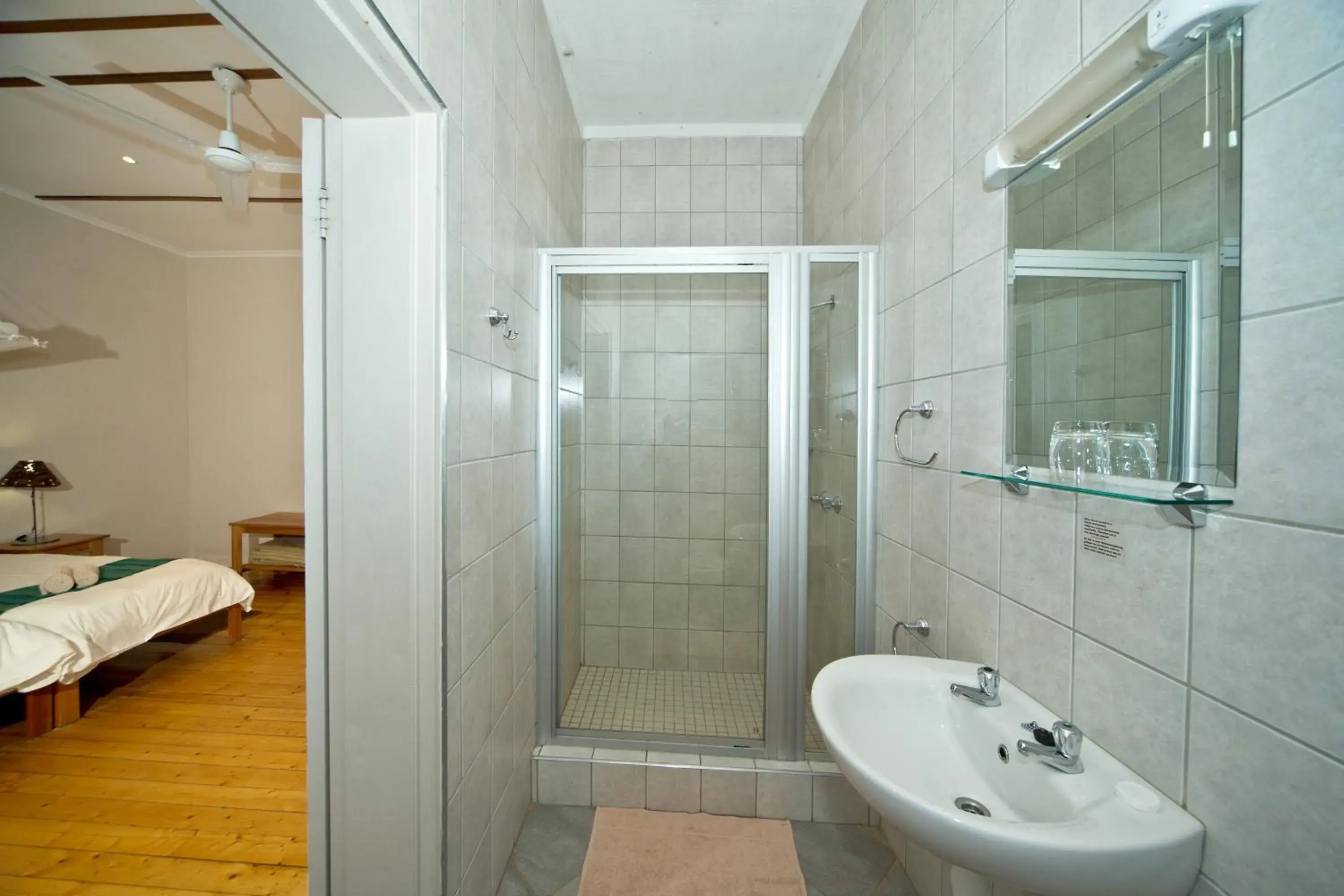 Double Room - single occupancy in Bahnhof Hotel Aus Double Room - single occupancy in Bahnhof Hotel Aus