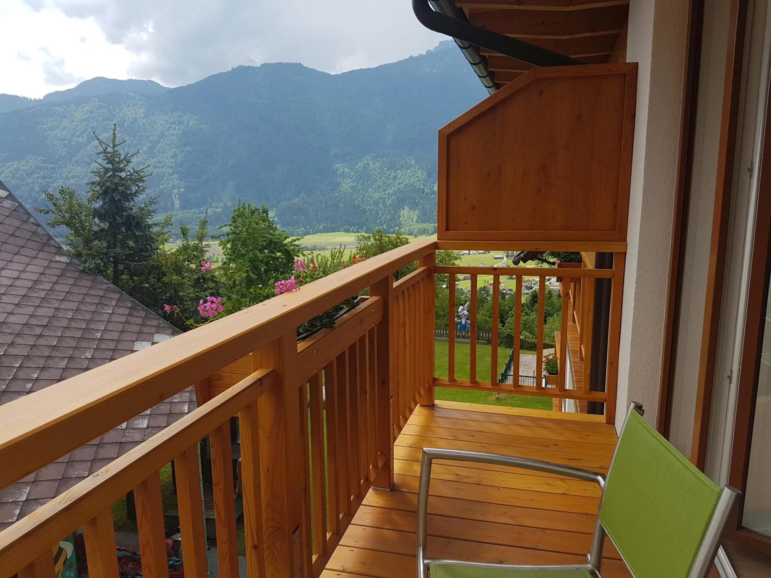 Spring in nawu apartments & Restaurant