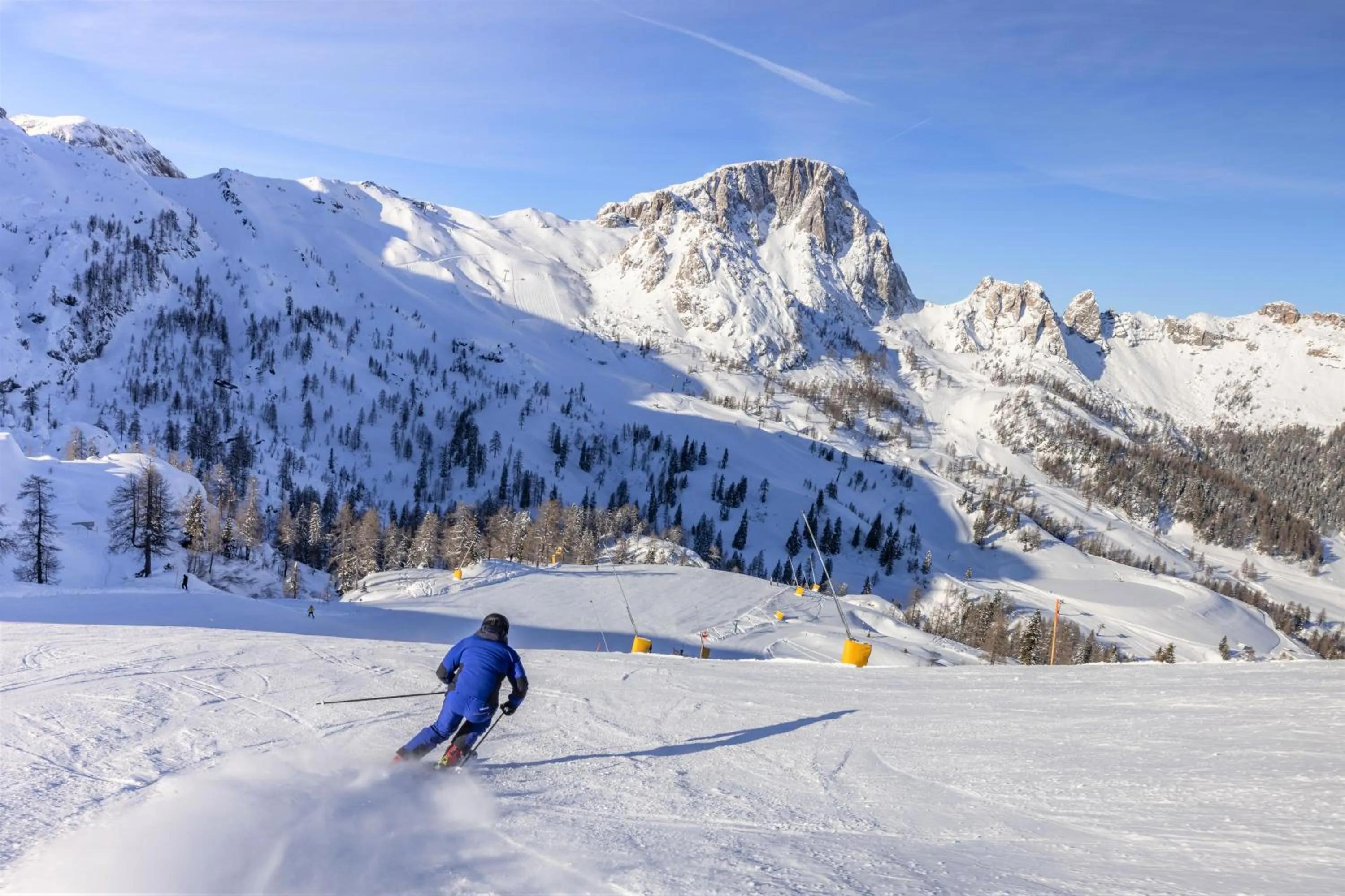 Winter in nawu apartments & Restaurant