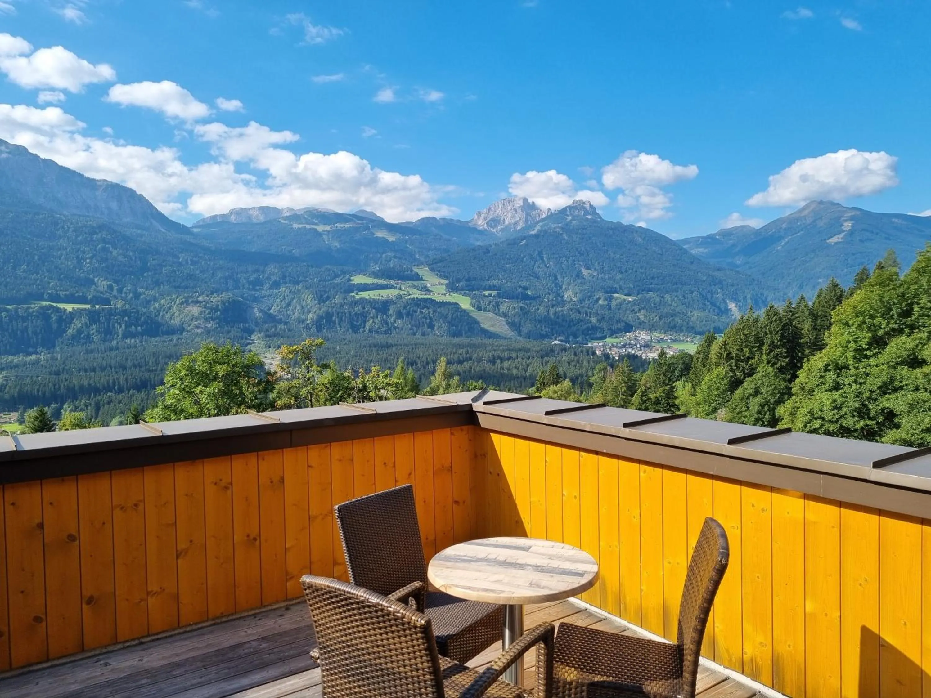 Day in nawu apartments & Restaurant