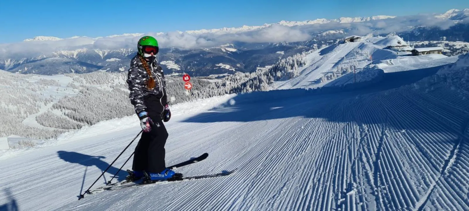 Skiing in nawu apartments & Restaurant