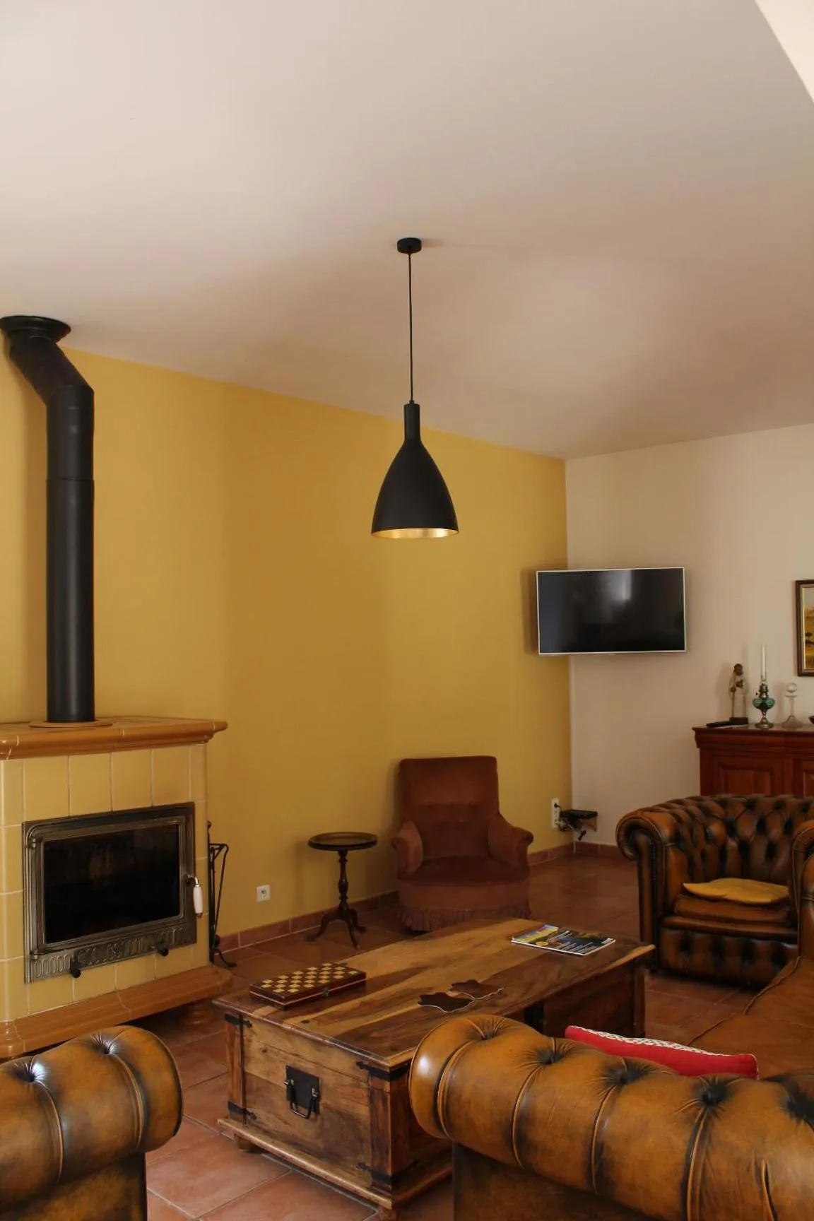 Communal lounge/ TV room in Bastide Saint Bernard