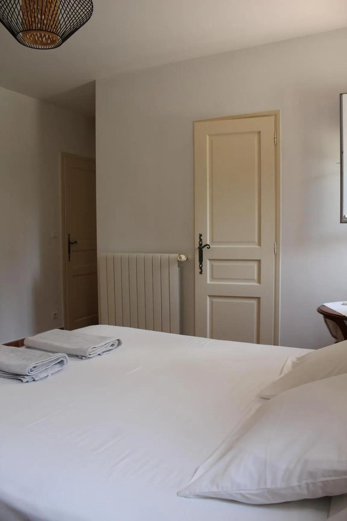 Photo of the whole room, Bed in Bastide Saint Bernard