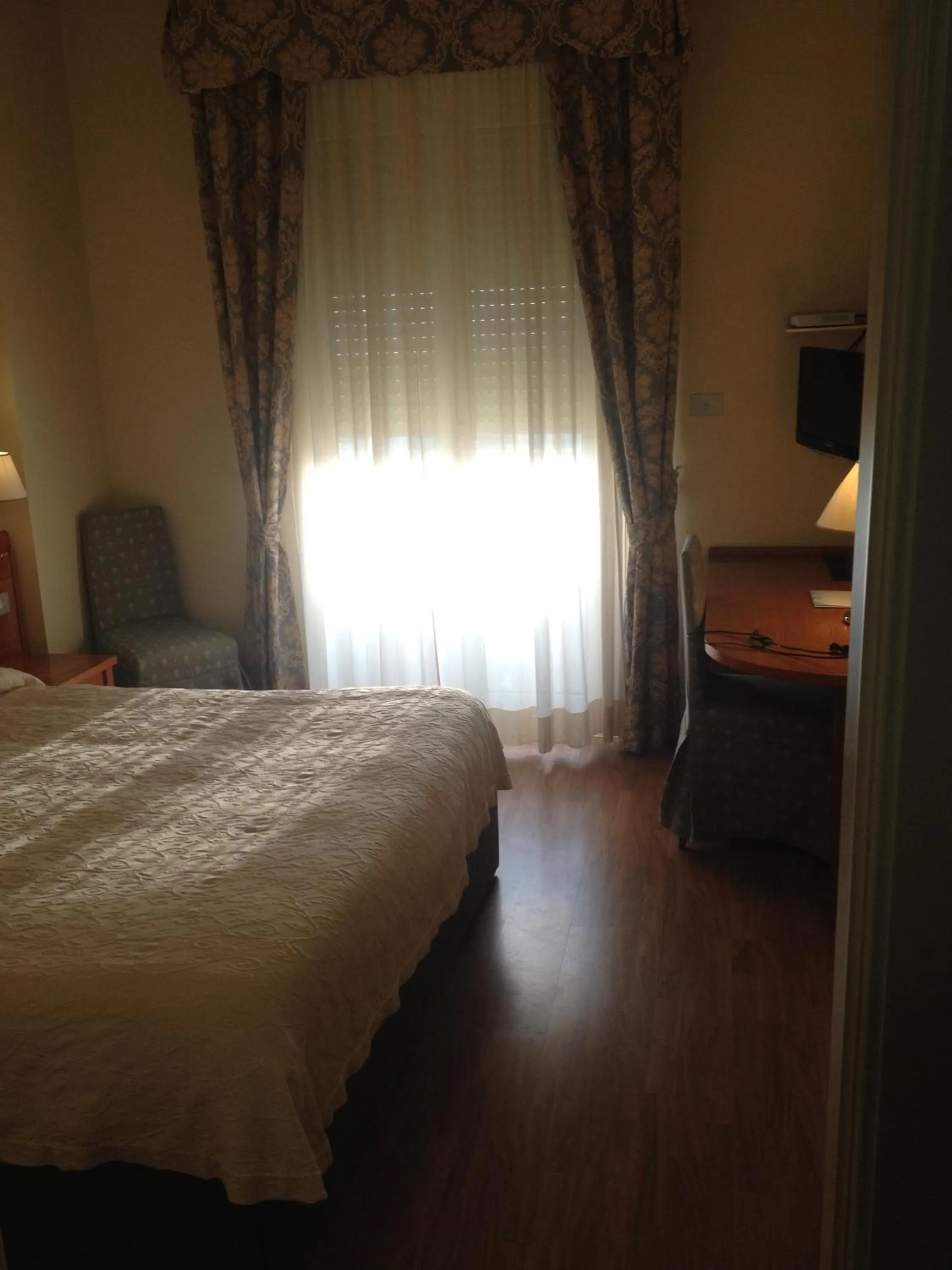 Photo of the whole room, Bed in Hotel Cristallo