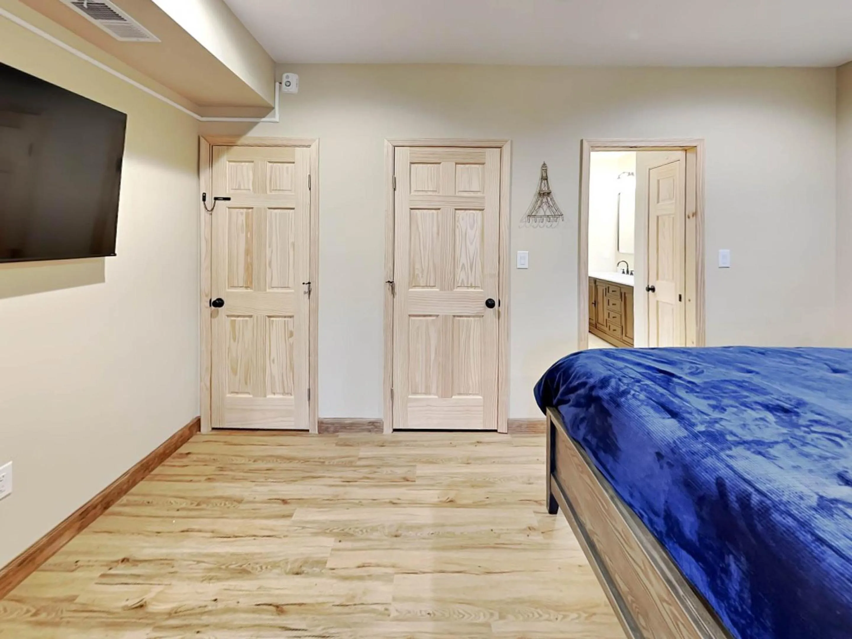 Bed in Fortune Mountain Retreat