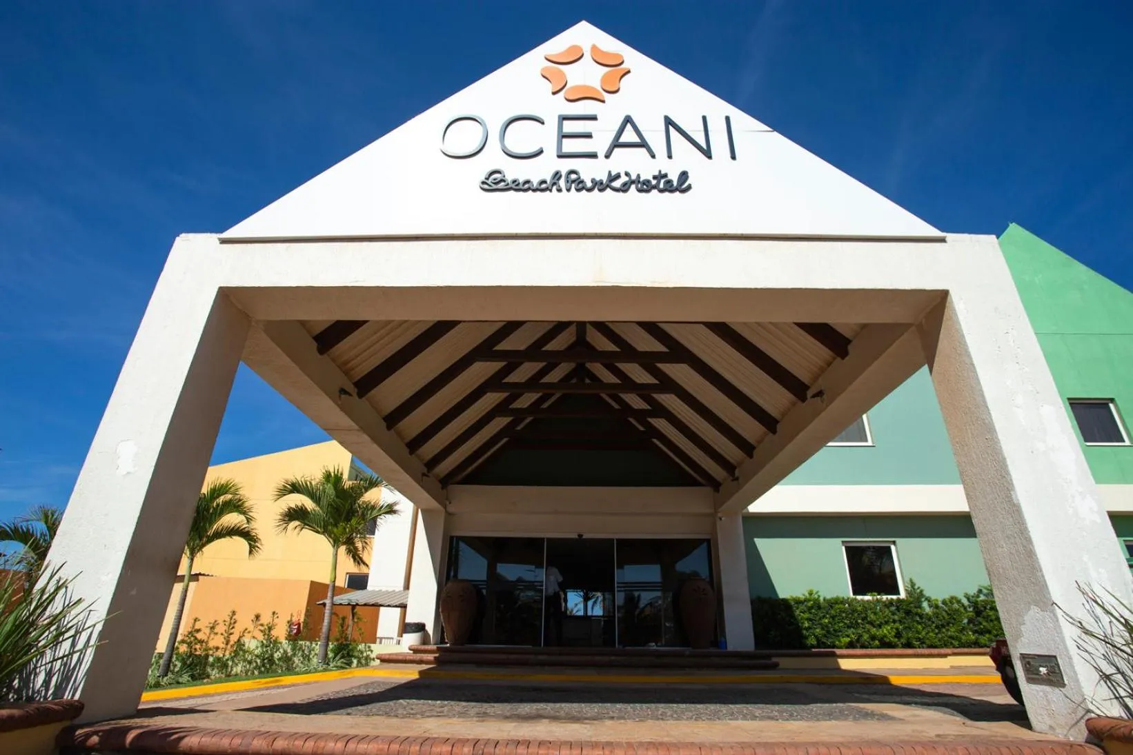 Property building in Beach Park Resort - Oceani