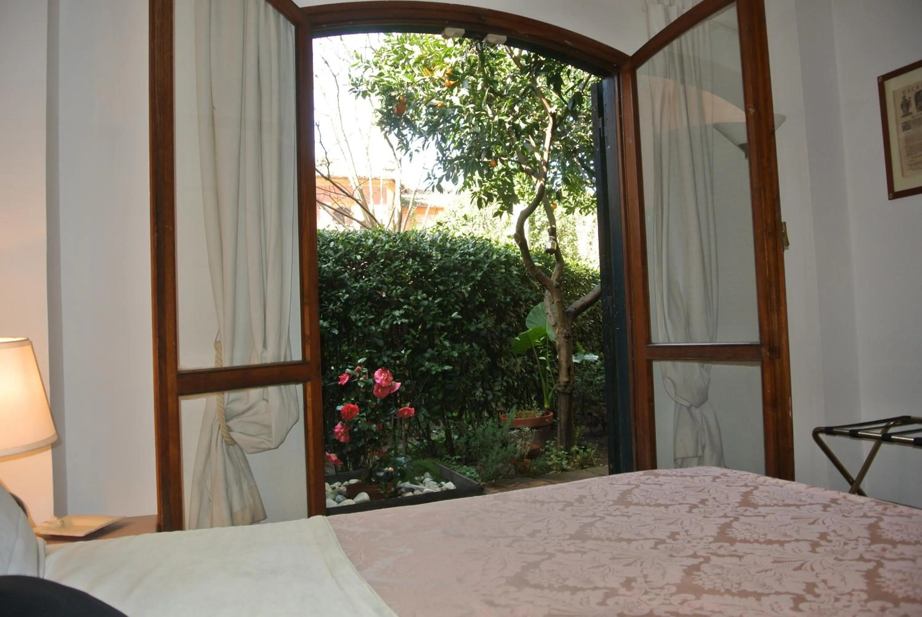Garden view, Bed in The Palatine Garden Apartment
