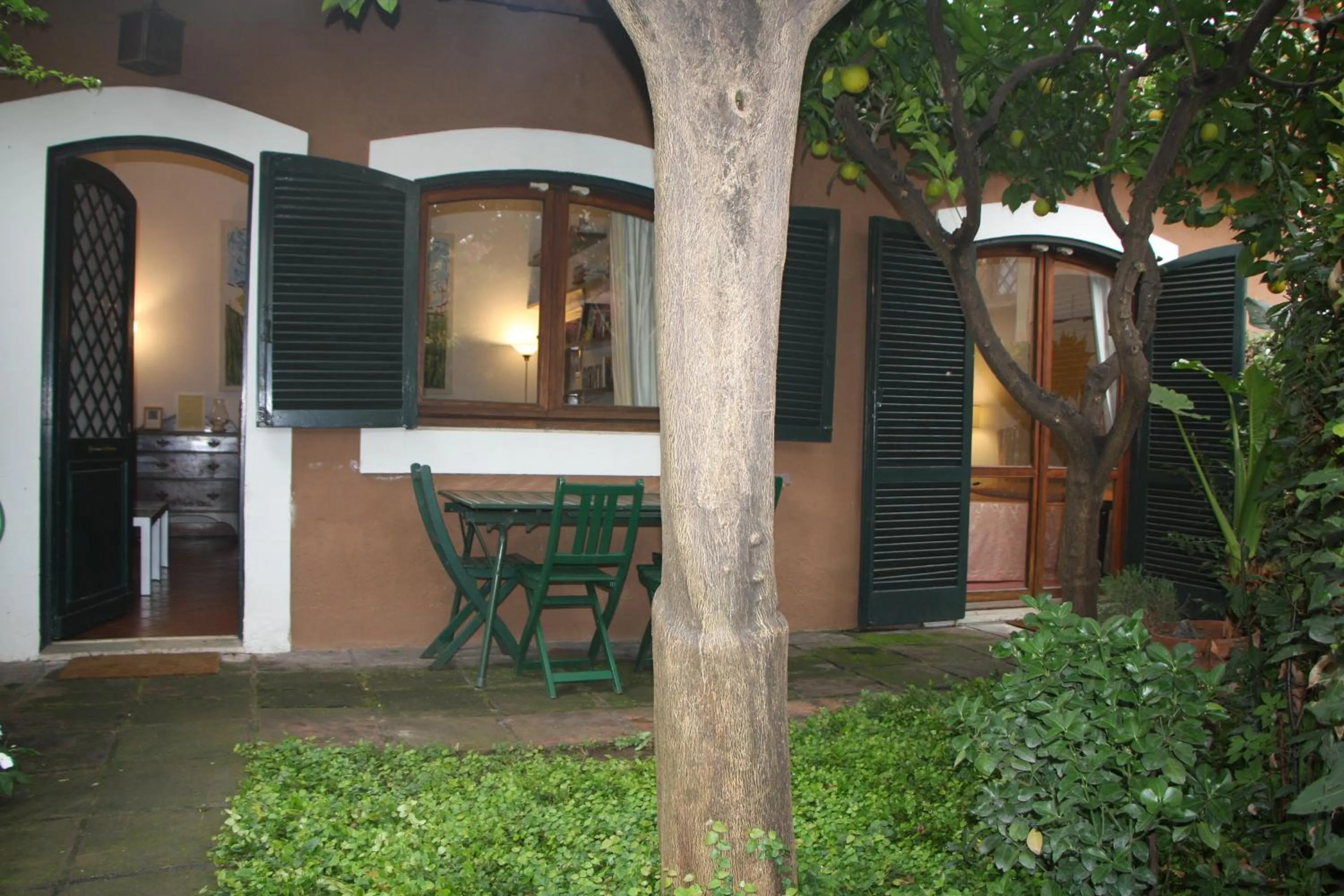 The Palatine Garden Apartment