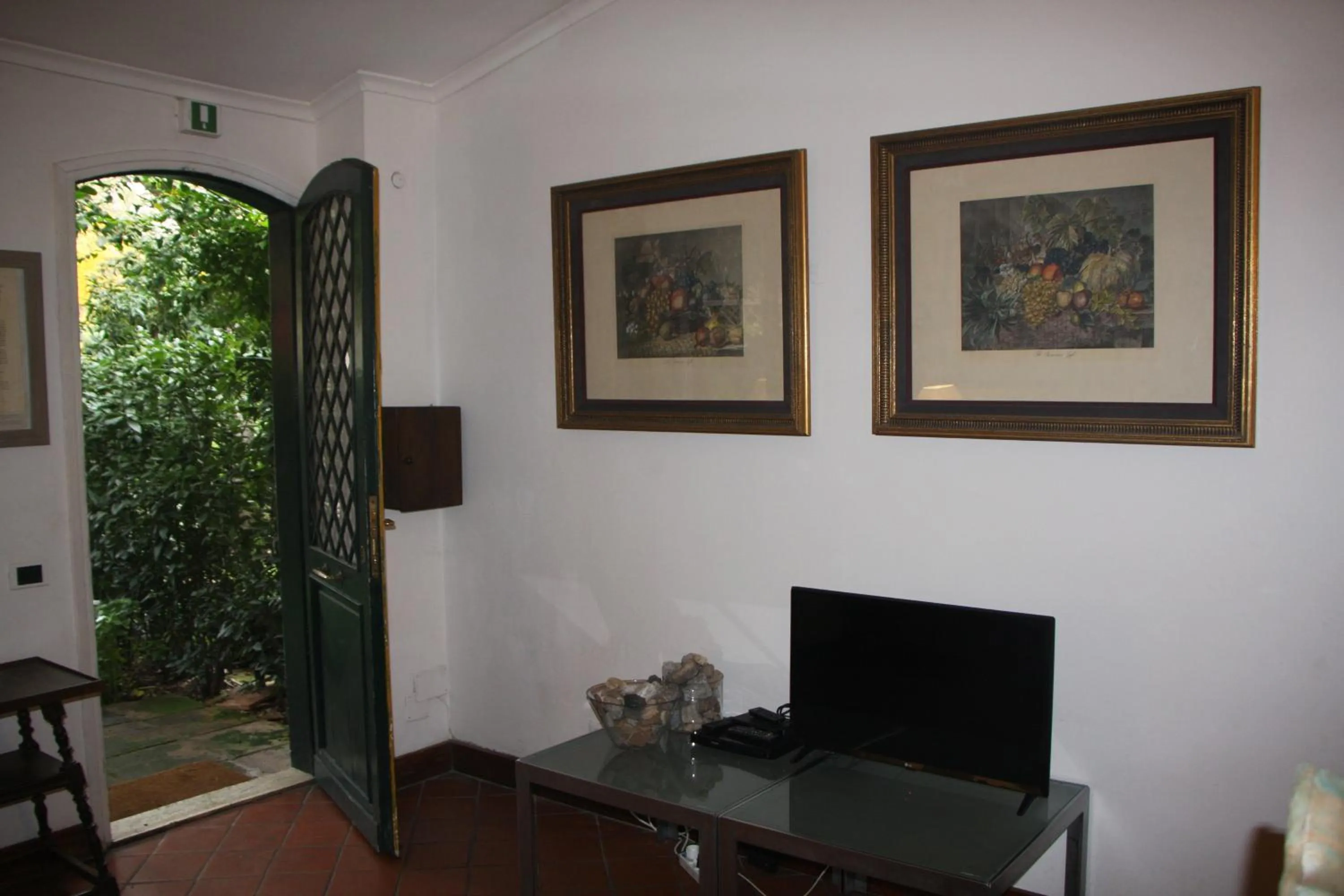 The Palatine Garden Apartment