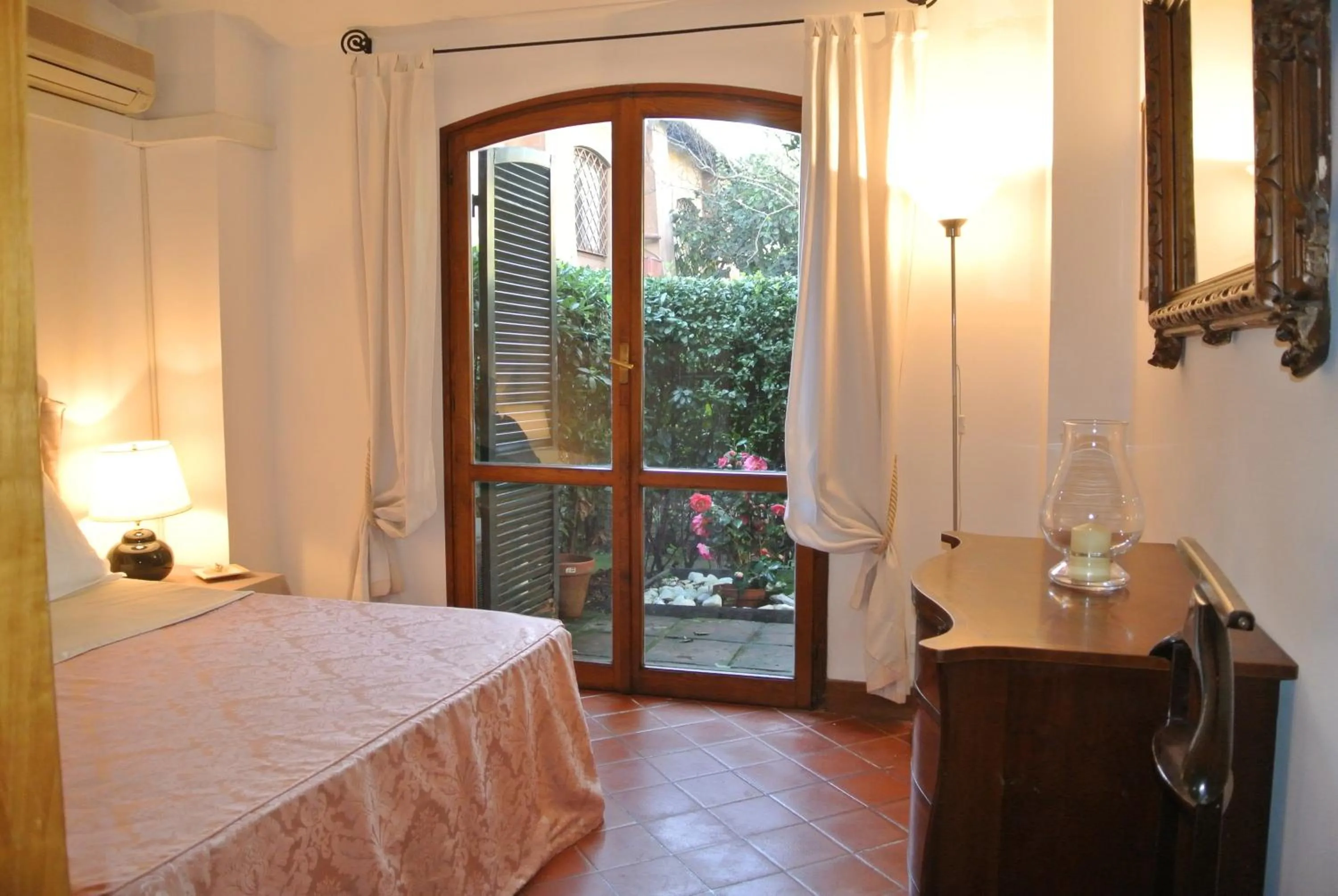 Decorative detail, Bed in The Palatine Garden Apartment