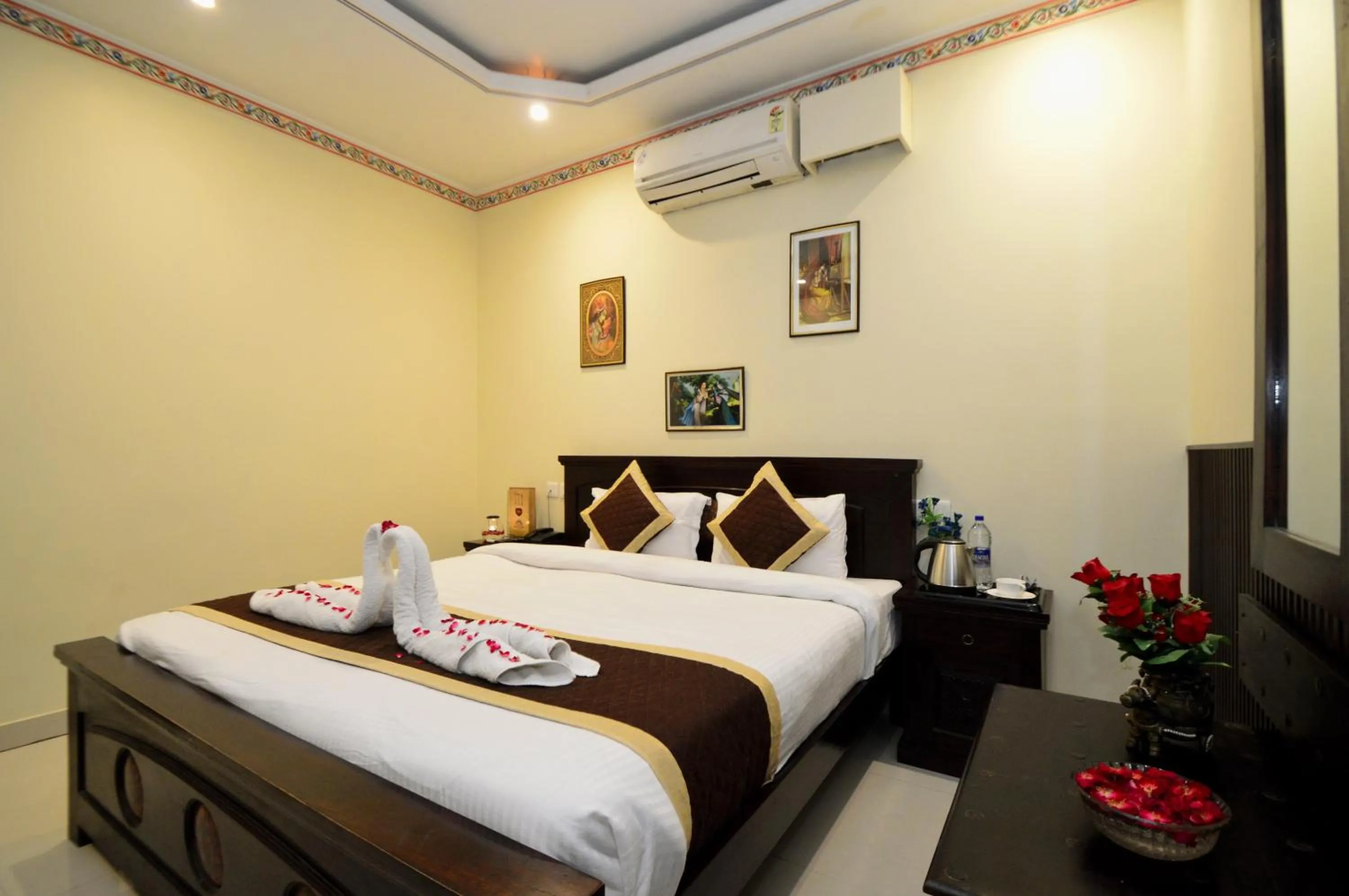 Photo of the whole room, Bed in Hotel Surya Garh