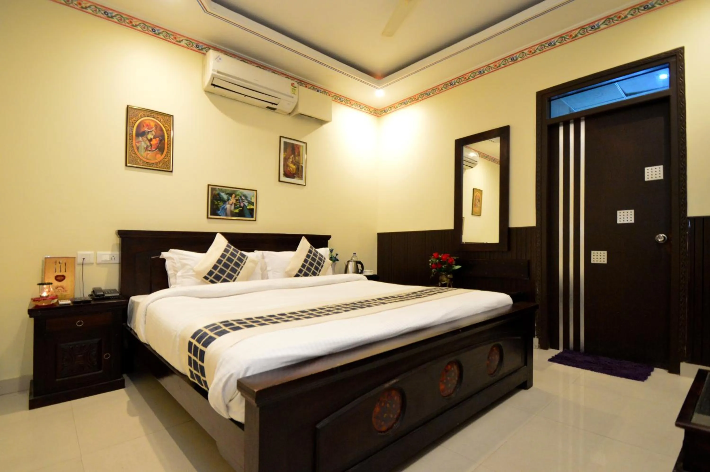 Photo of the whole room, Bed in Hotel Surya Garh