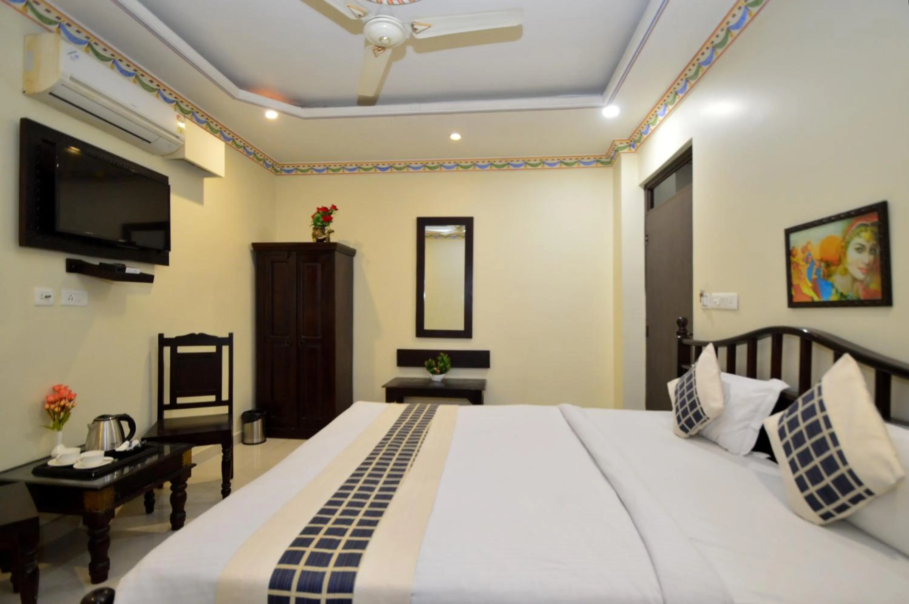 Photo of the whole room, Bed in Hotel Surya Garh