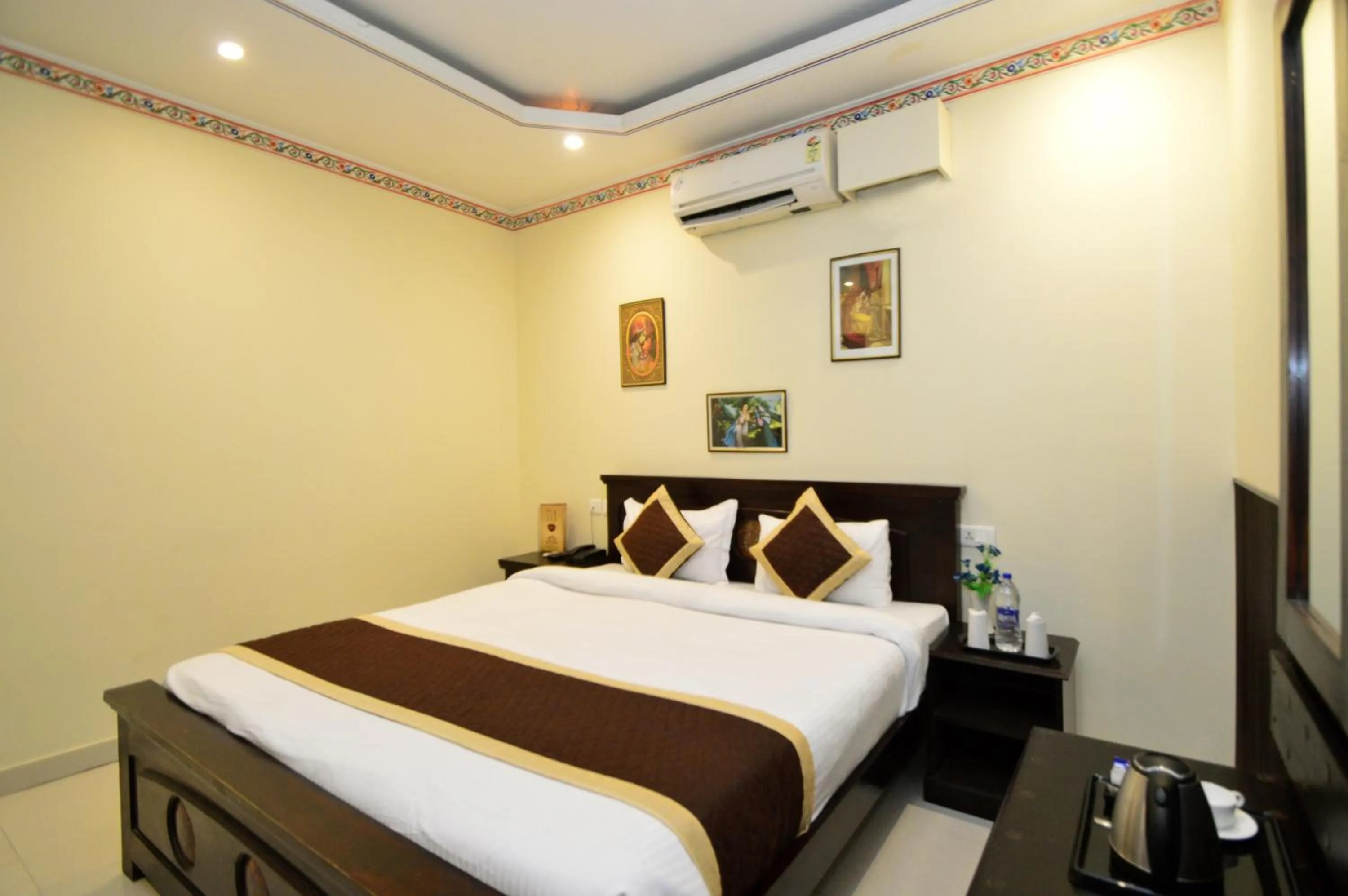 Photo of the whole room, Bed in Hotel Surya Garh