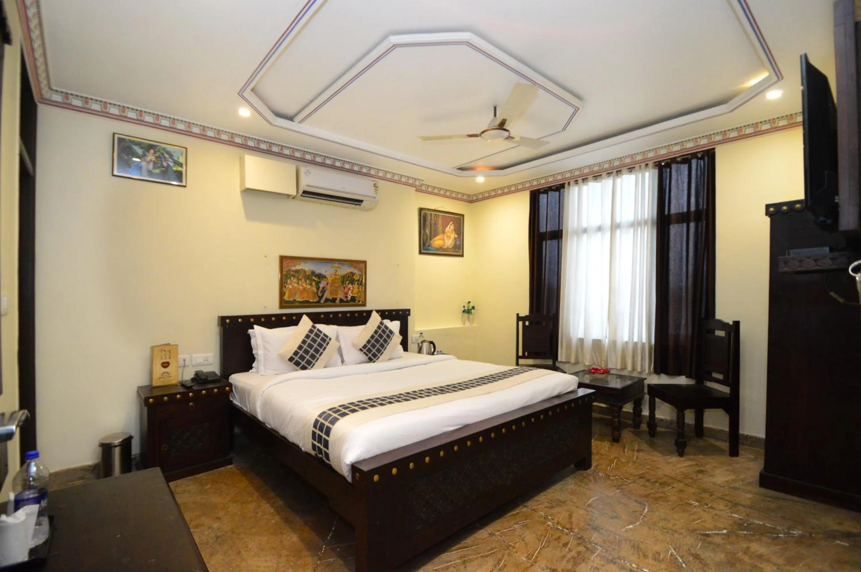 Photo of the whole room, Bed in Hotel Surya Garh