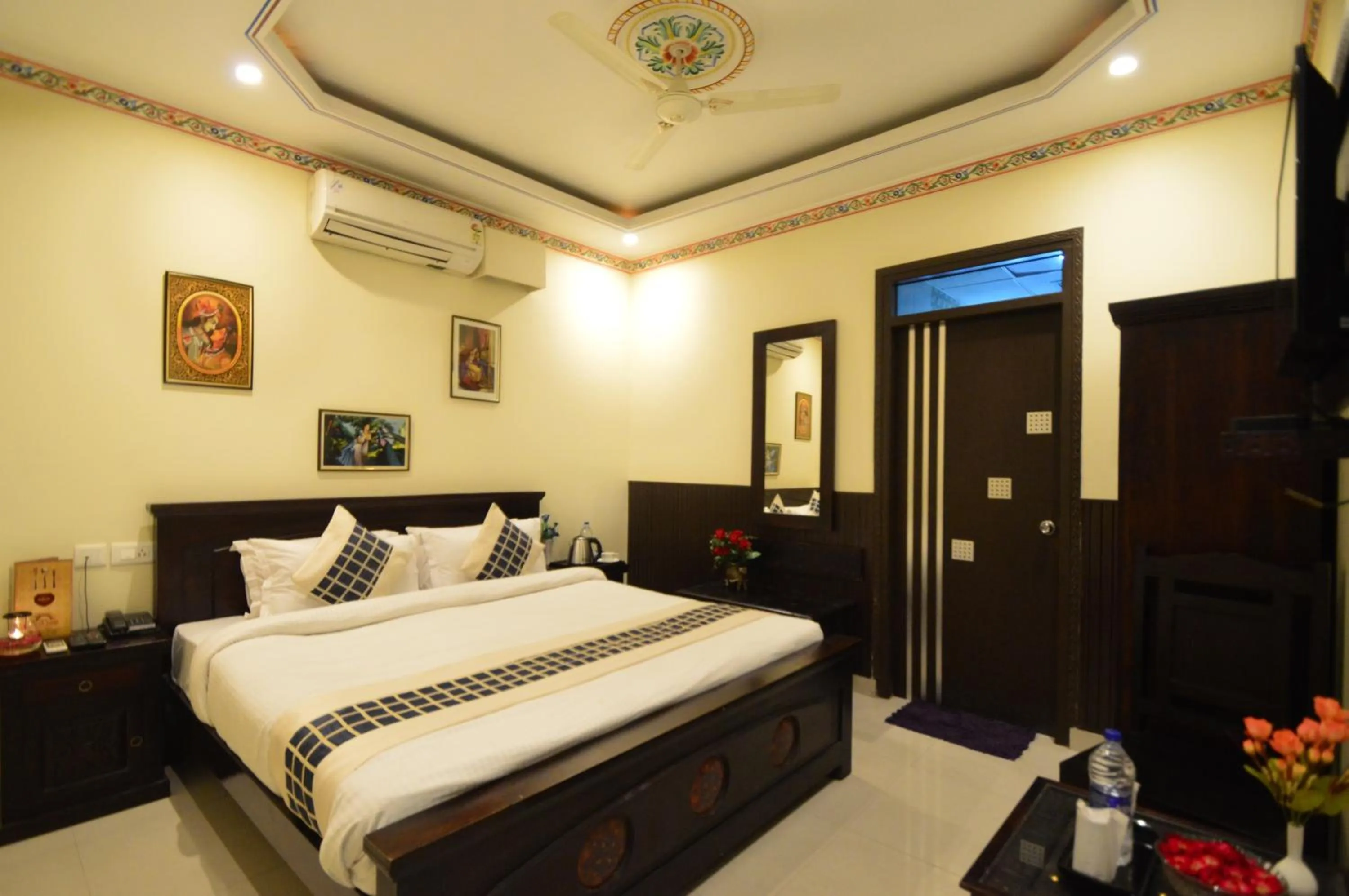 Photo of the whole room, Bed in Hotel Surya Garh