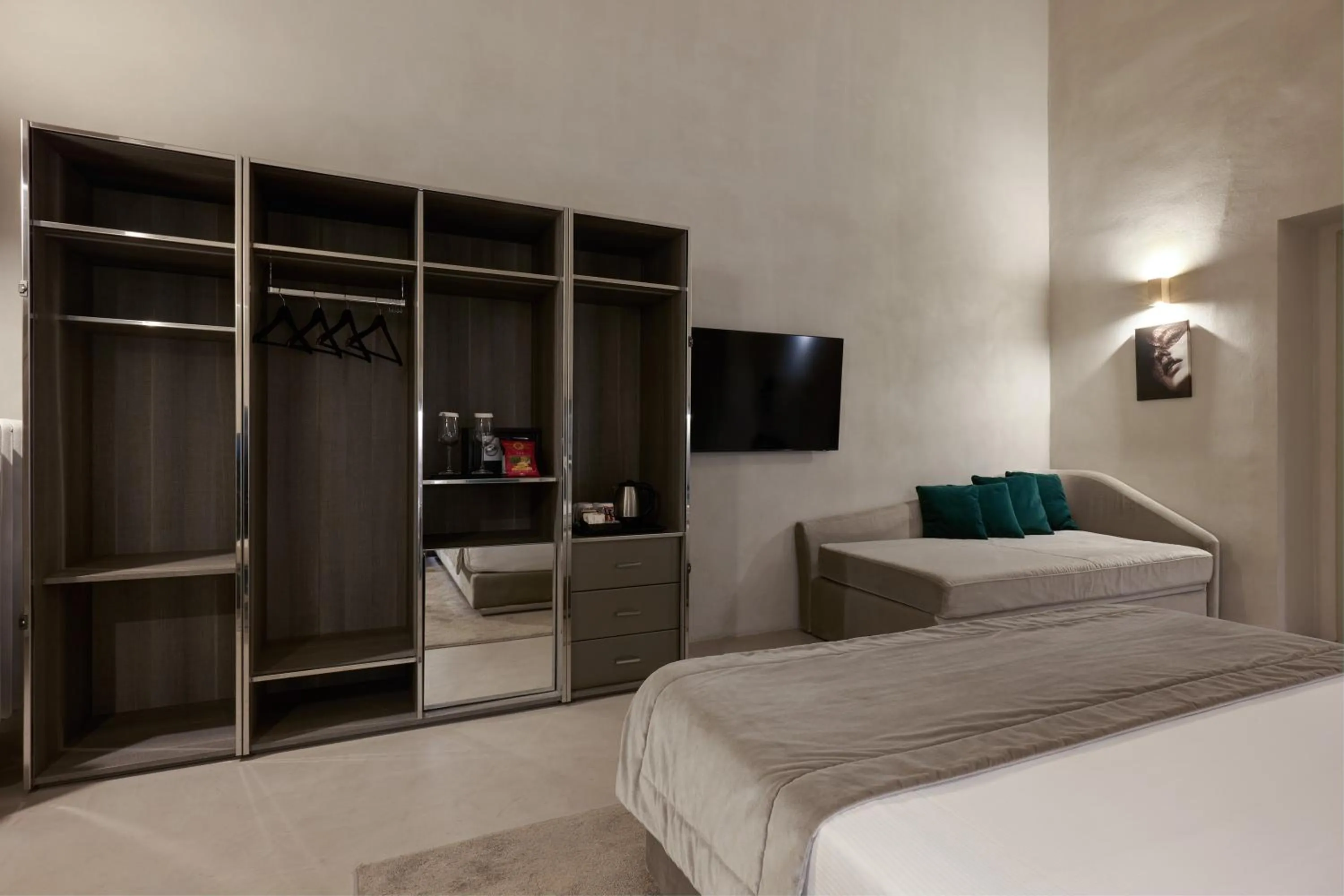 Photo of the whole room, Bed in Terrace Pantheon Relais