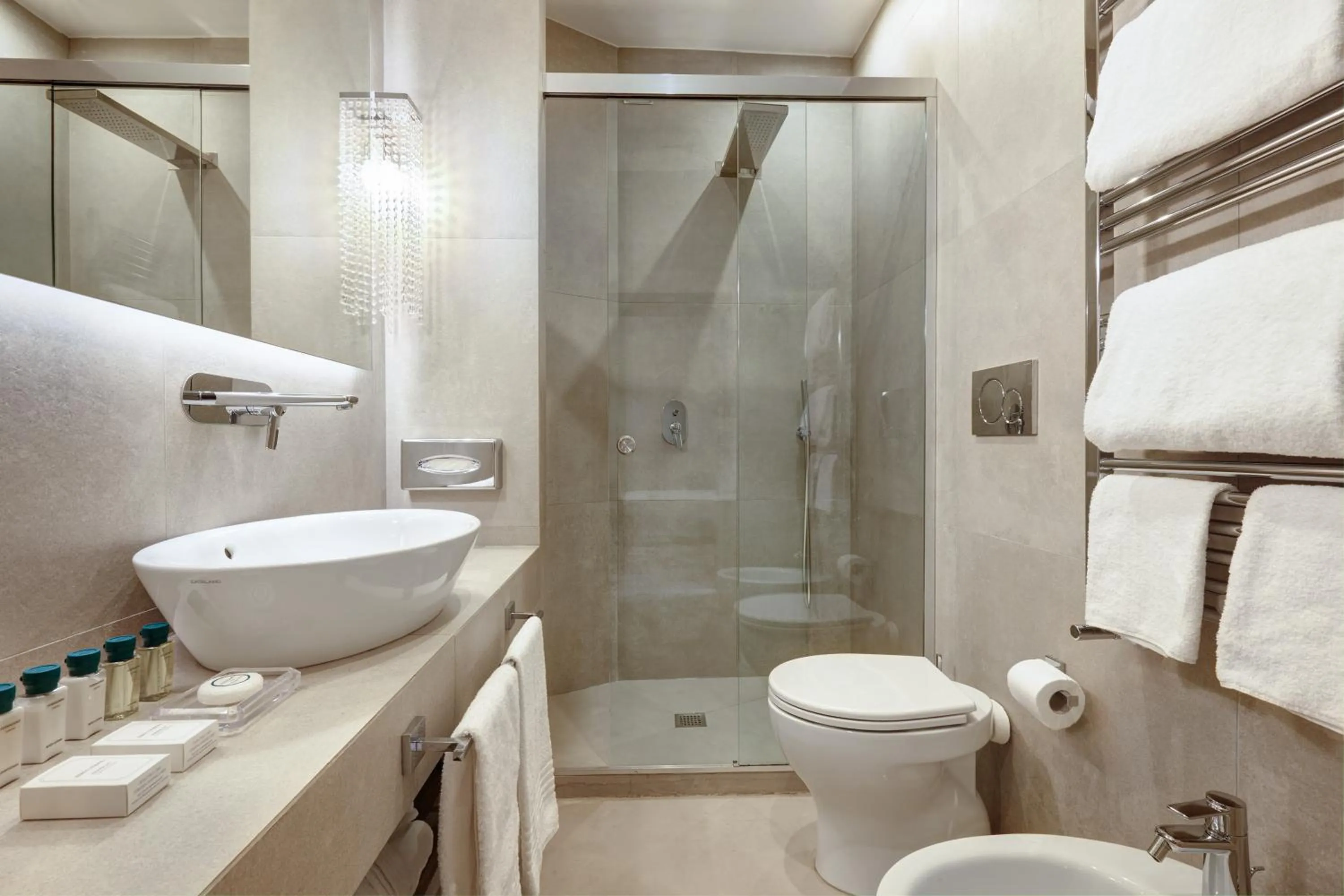 Shower in Terrace Pantheon Relais