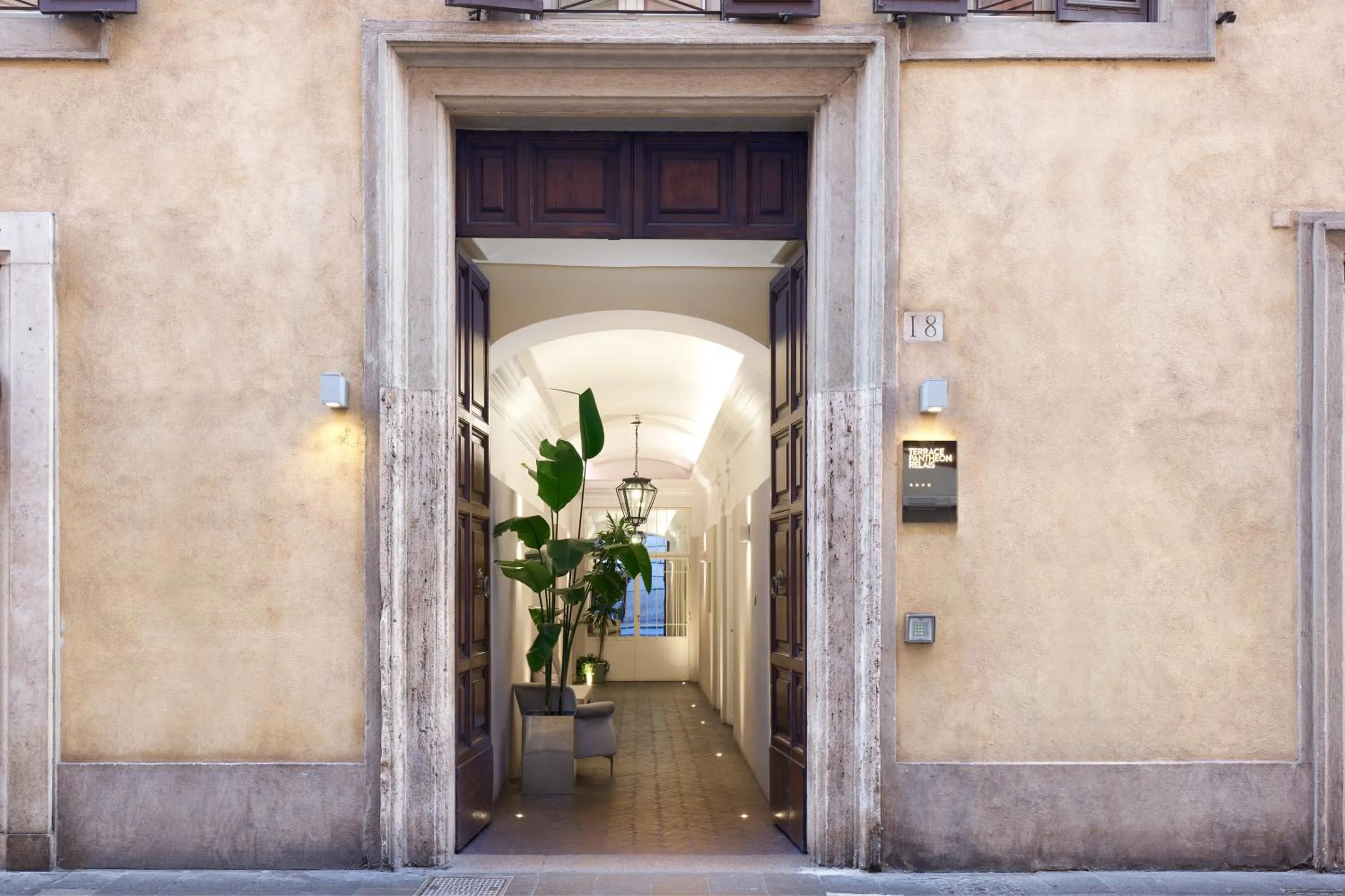 Facade/entrance in Terrace Pantheon Relais