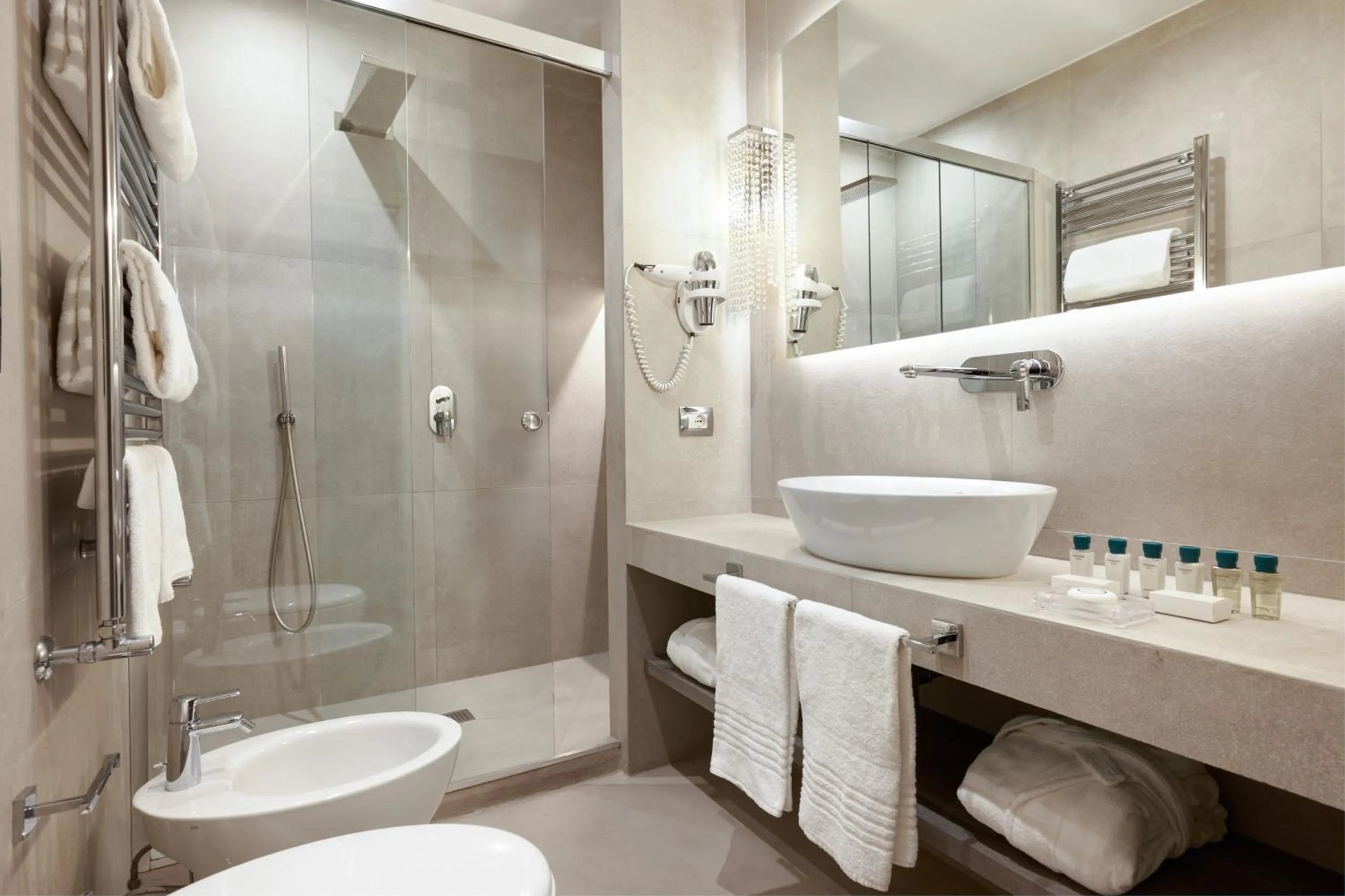 Shower in Terrace Pantheon Relais