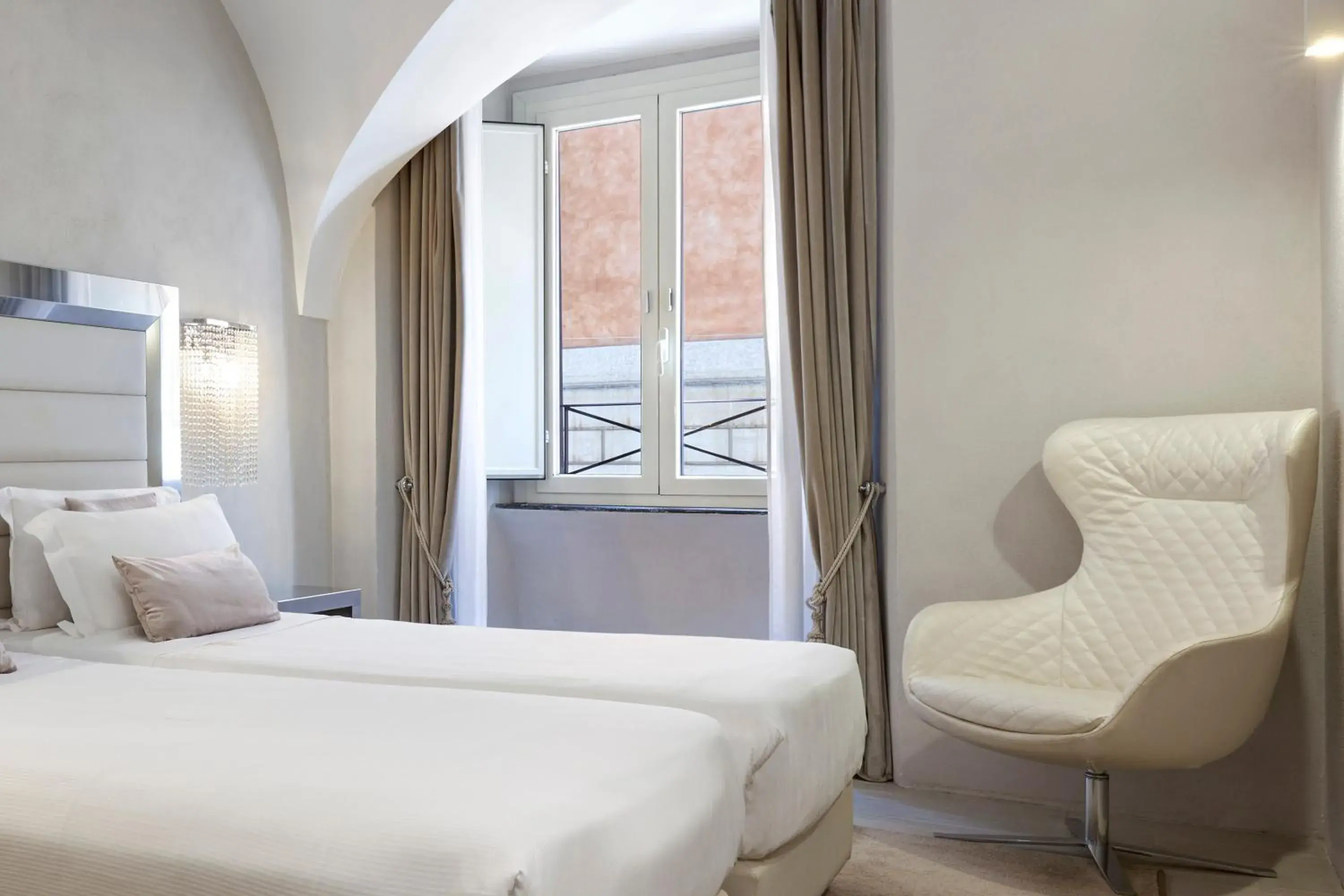 Photo of the whole room, Bed in Terrace Pantheon Relais Photo of the whole room, Bed in Terrace Pantheon Relais