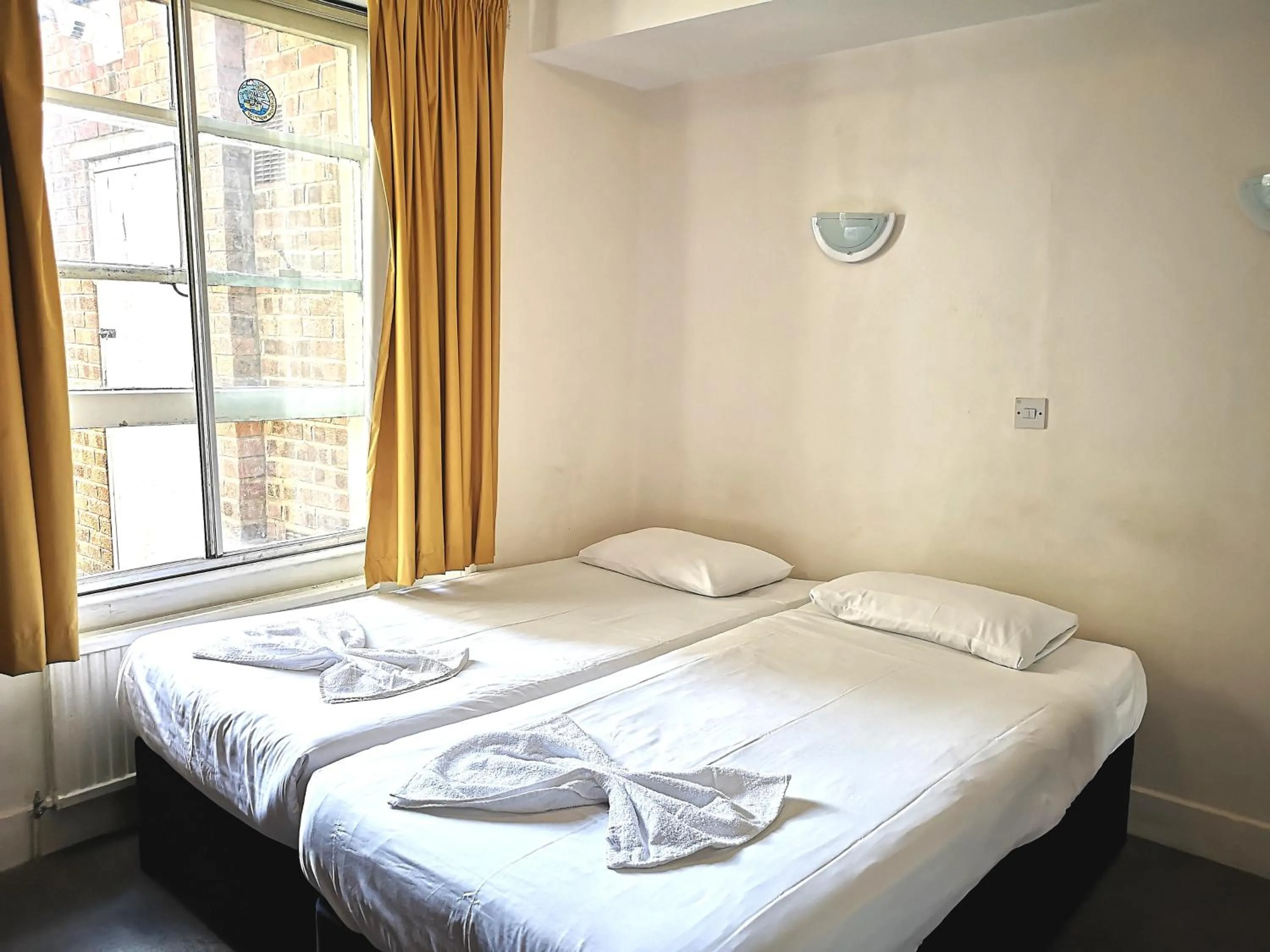 Twin Room in Aquarius Hotel