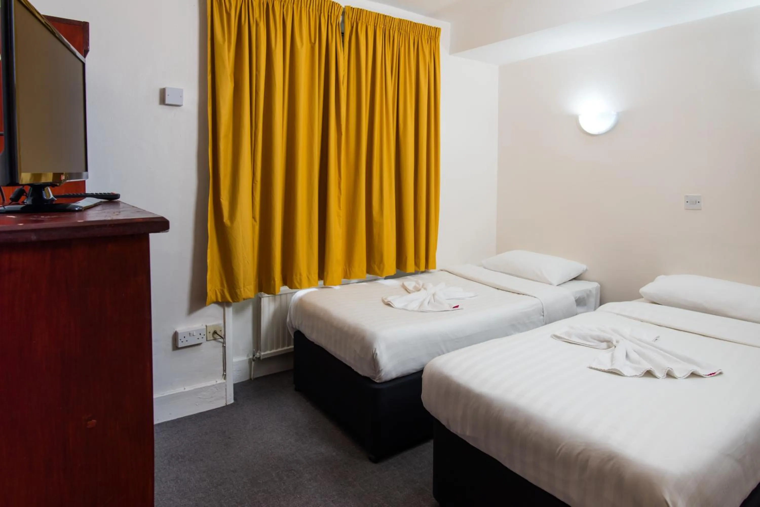 Twin Room in Aquarius Hotel