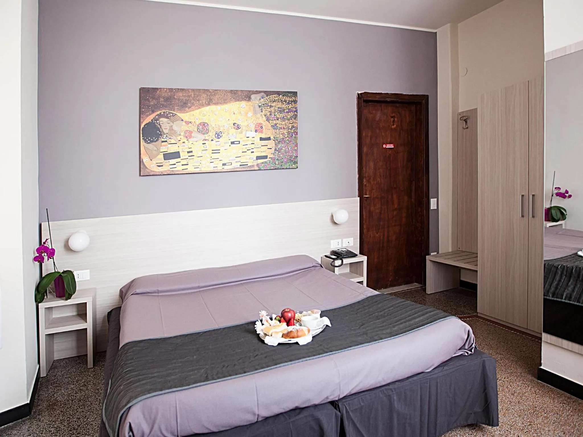 Photo of the whole room, Bed in Hotel Ristorante Milton